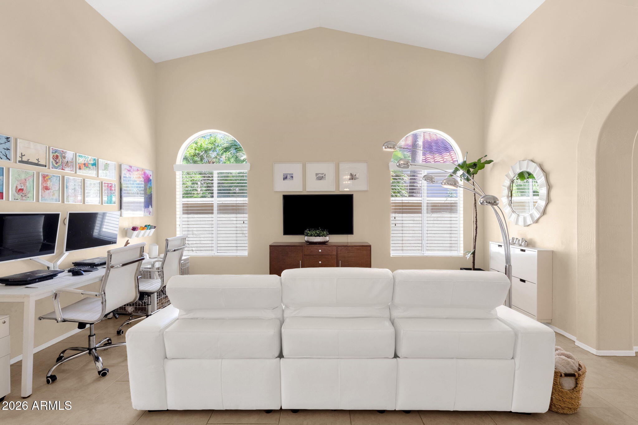 1542 E CATAMARAN Drive