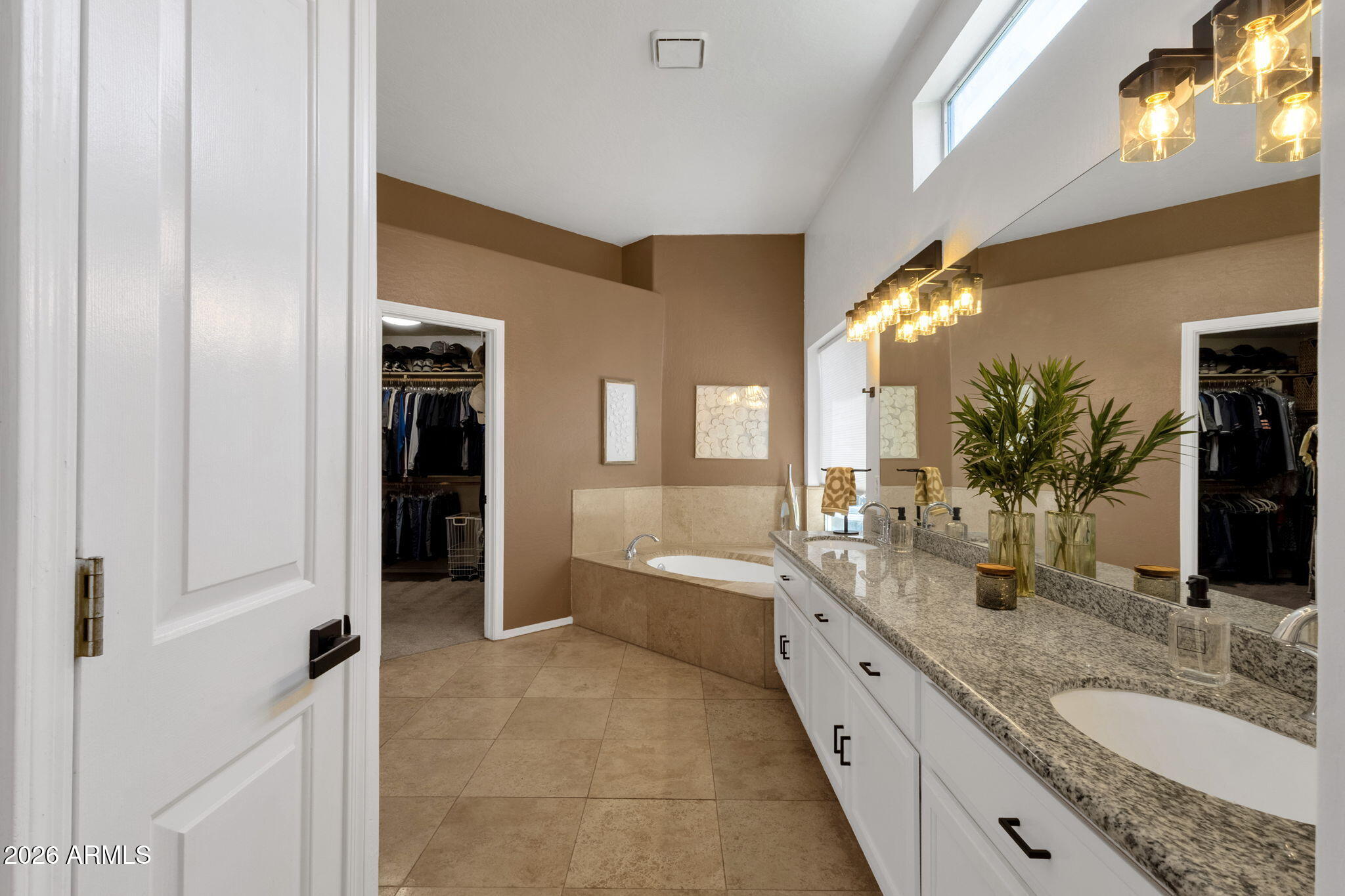 1542 E CATAMARAN Drive