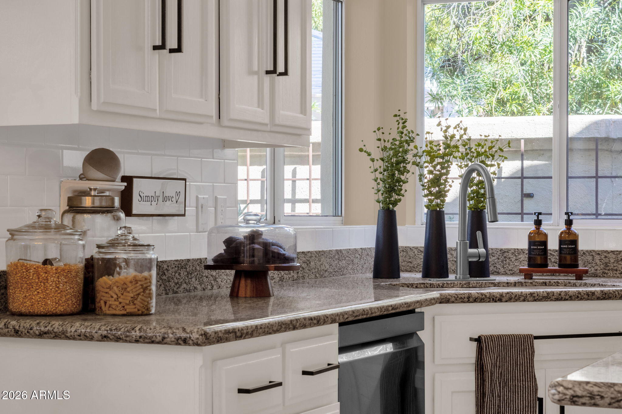 1542 E CATAMARAN Drive