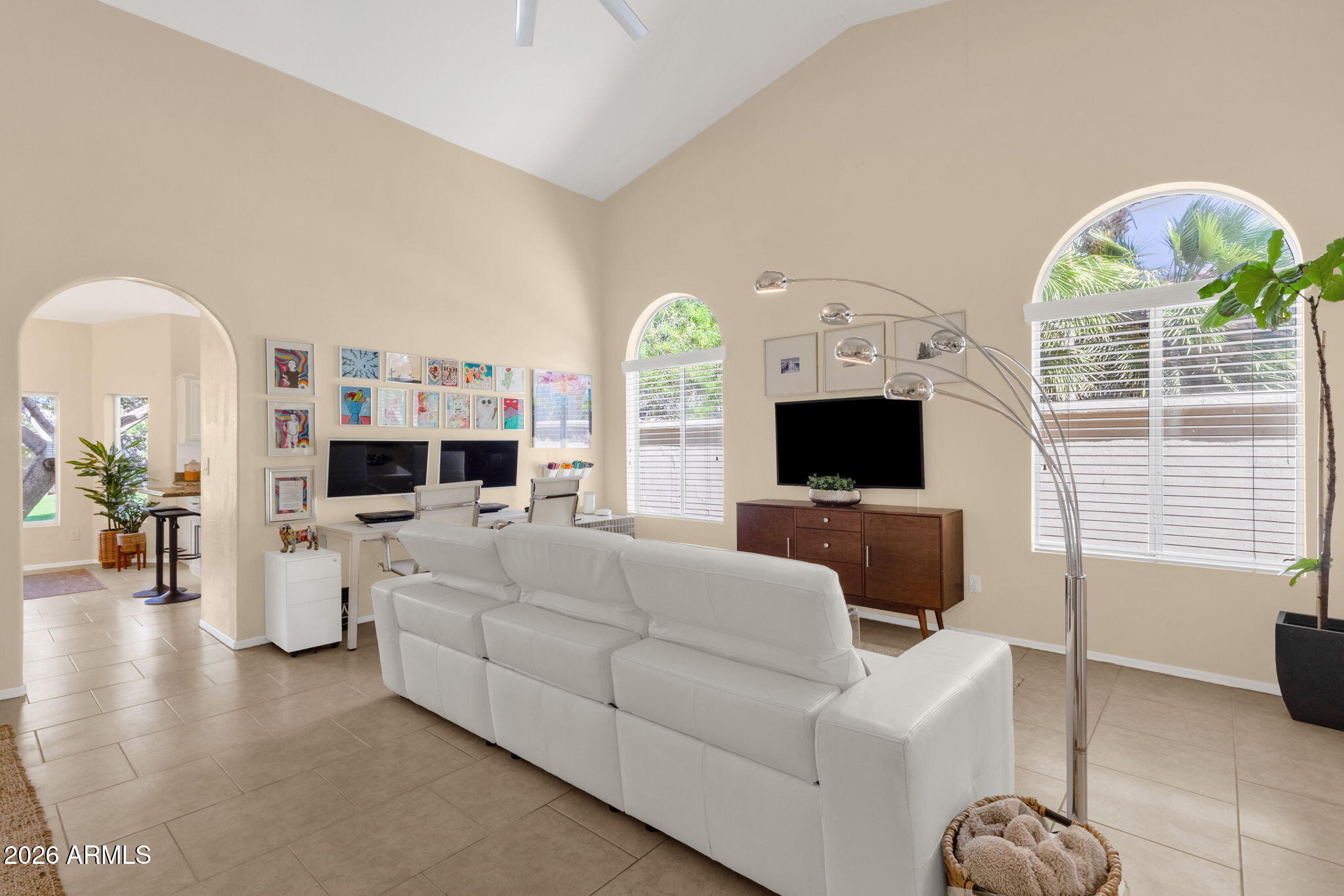 1542 E CATAMARAN Drive