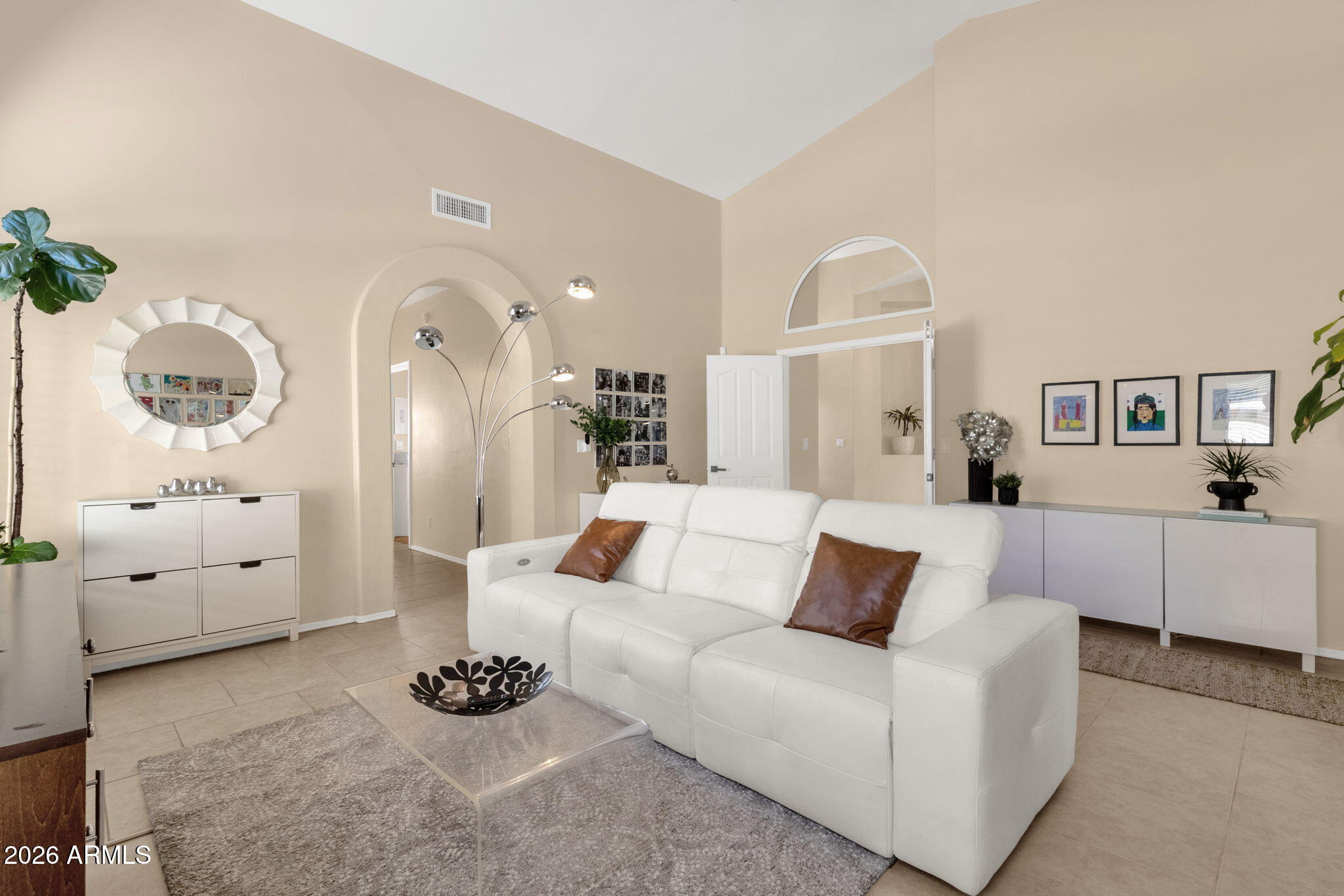 1542 E CATAMARAN Drive