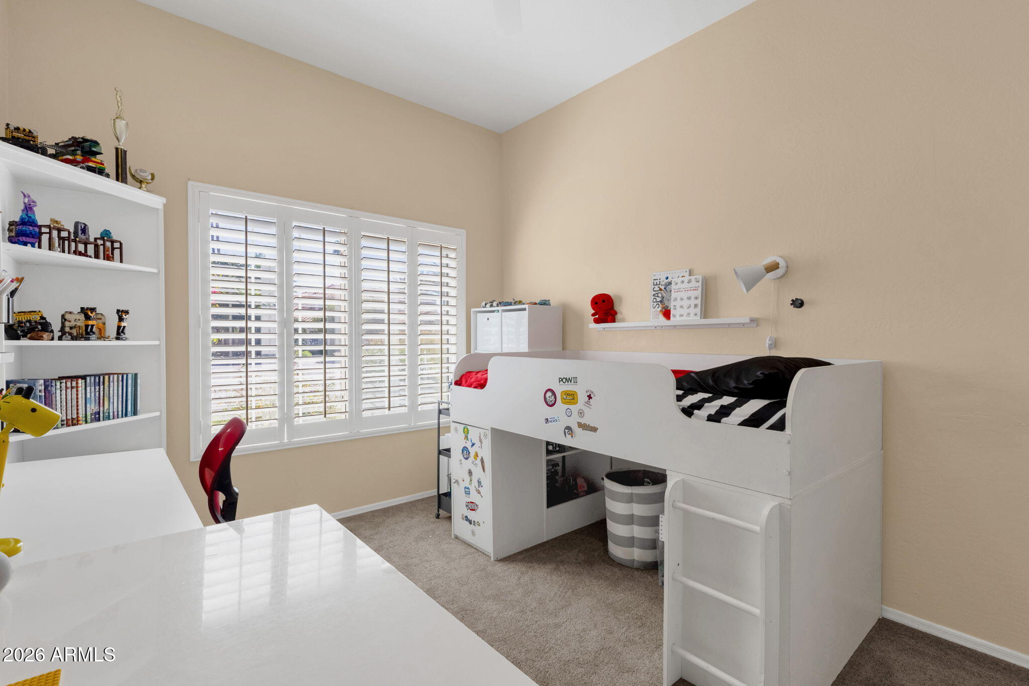 1542 E CATAMARAN Drive