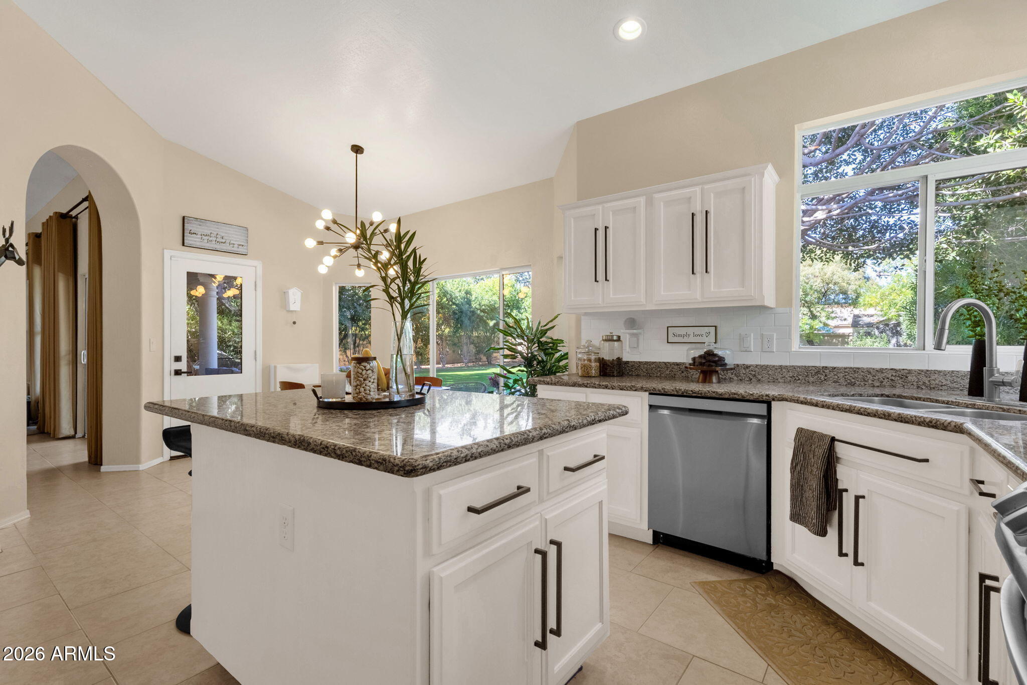 1542 E CATAMARAN Drive