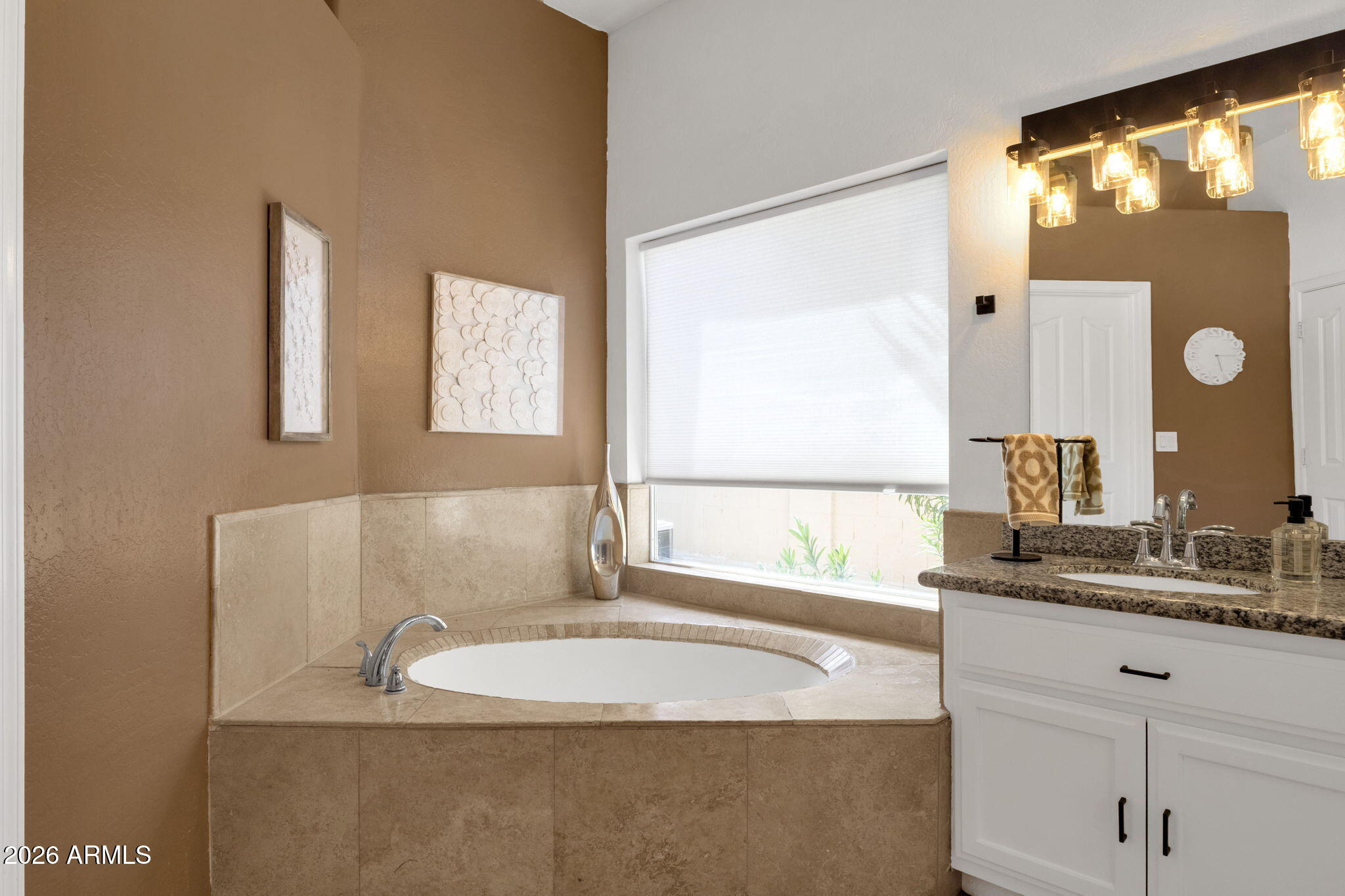 1542 E CATAMARAN Drive