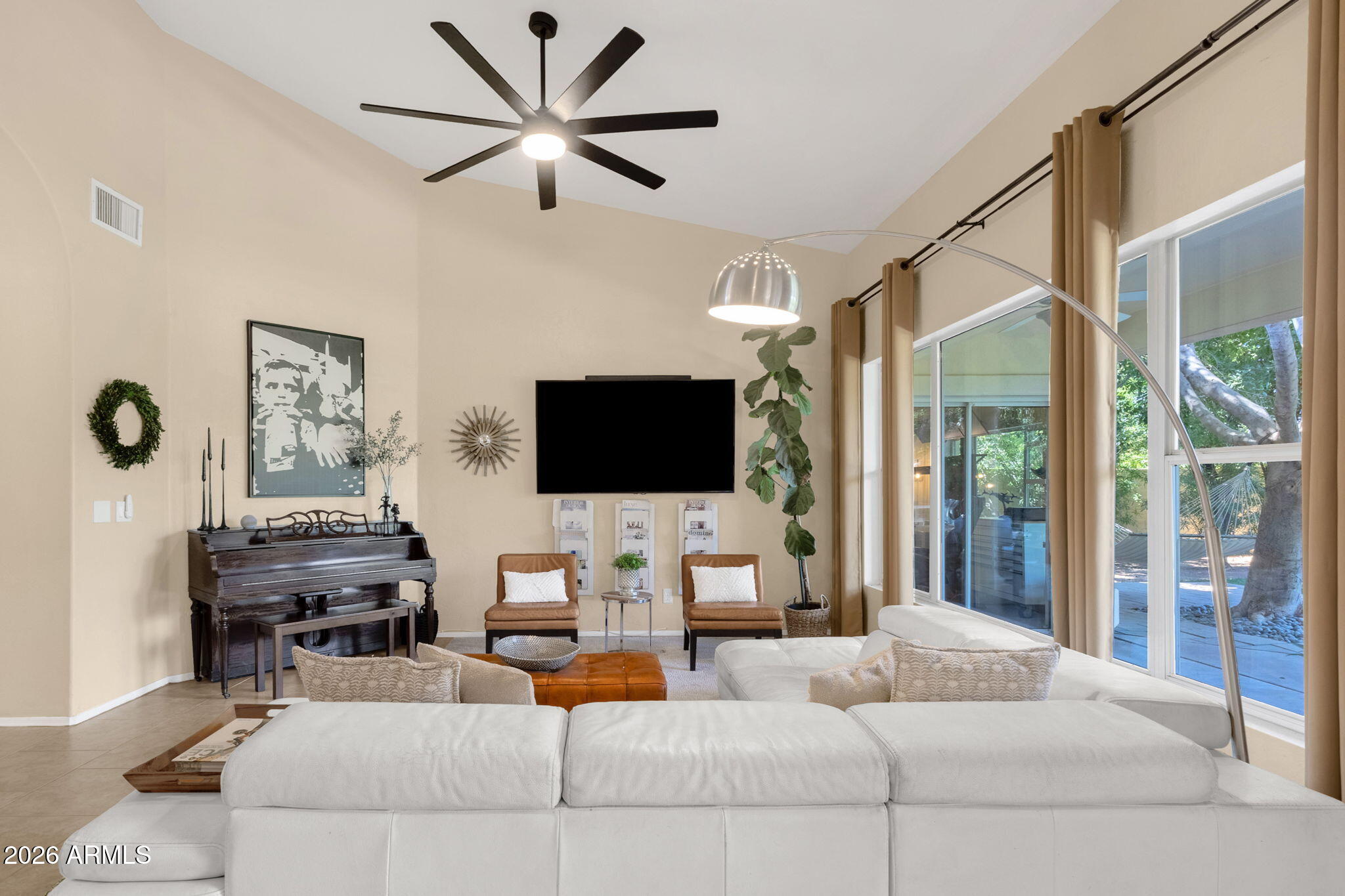 1542 E CATAMARAN Drive