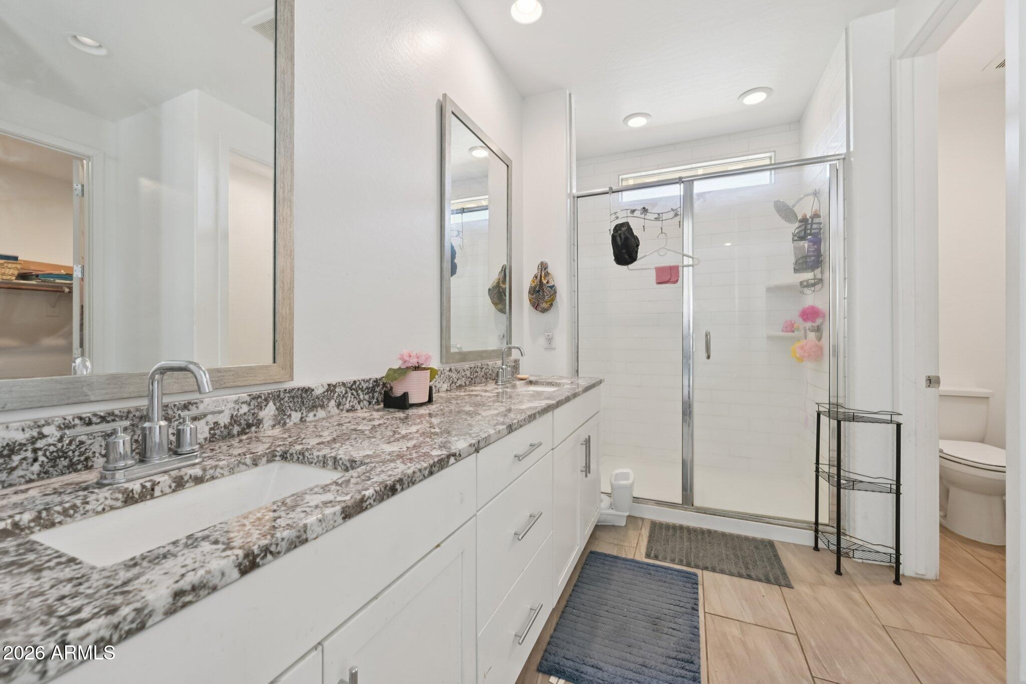 1545 W CARMEN Street