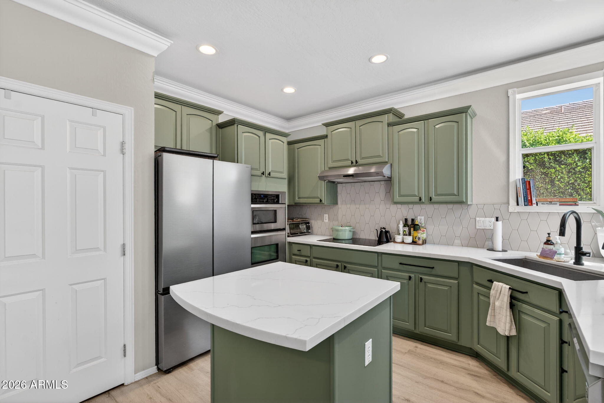 2643 E VALENCIA Street