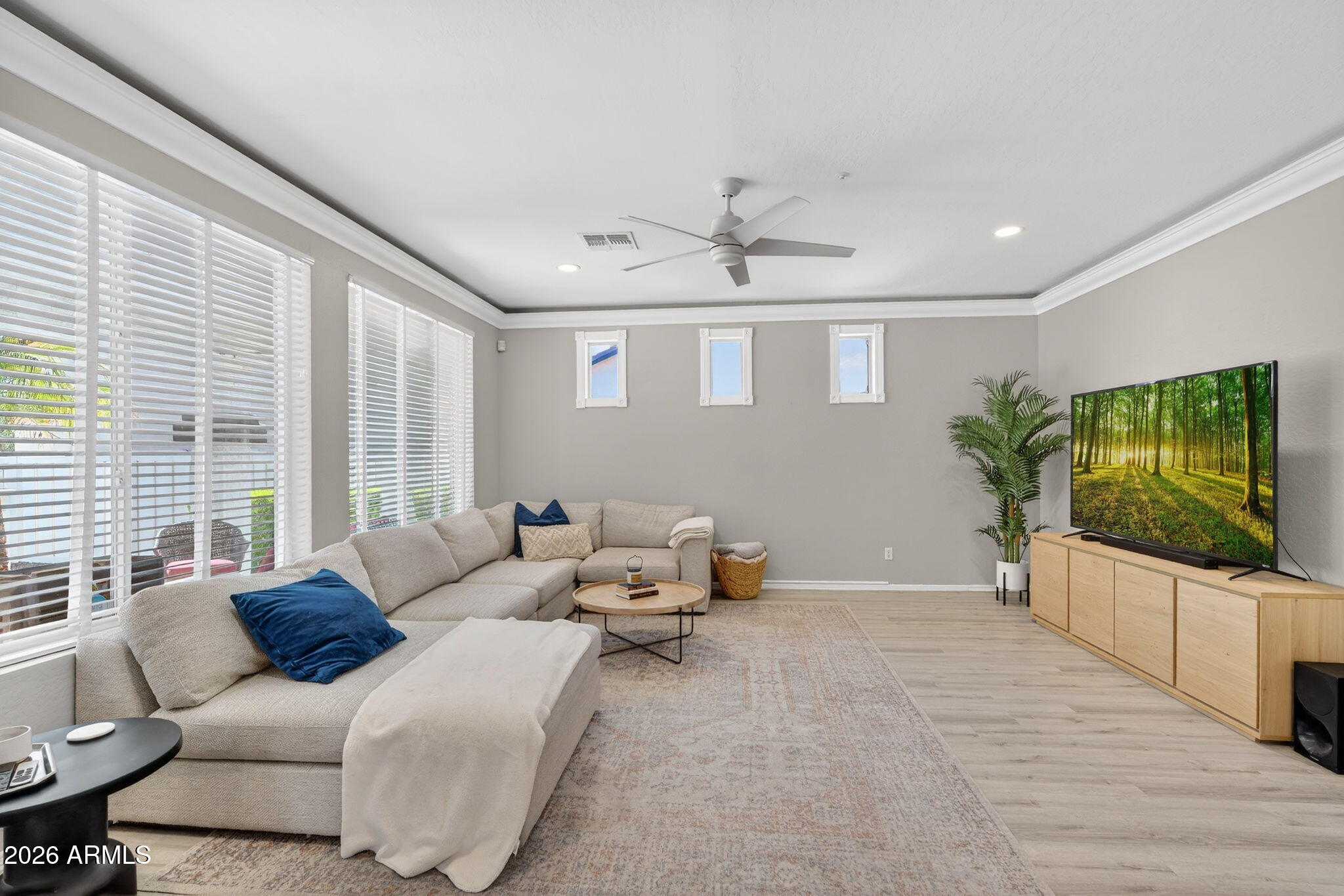 2643 E VALENCIA Street