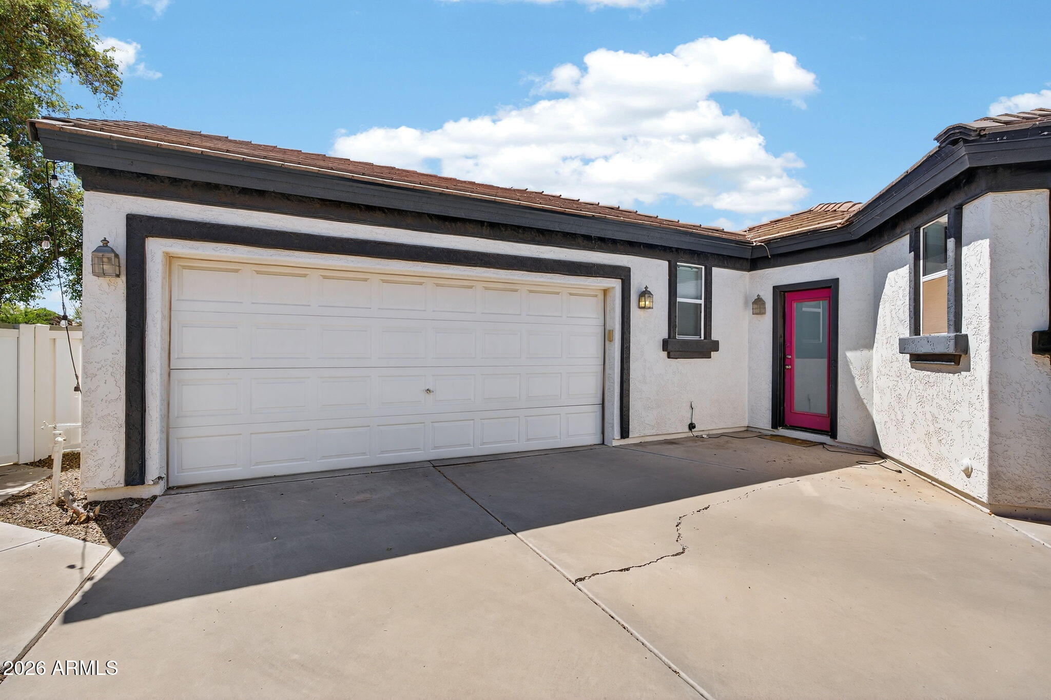 2643 E VALENCIA Street