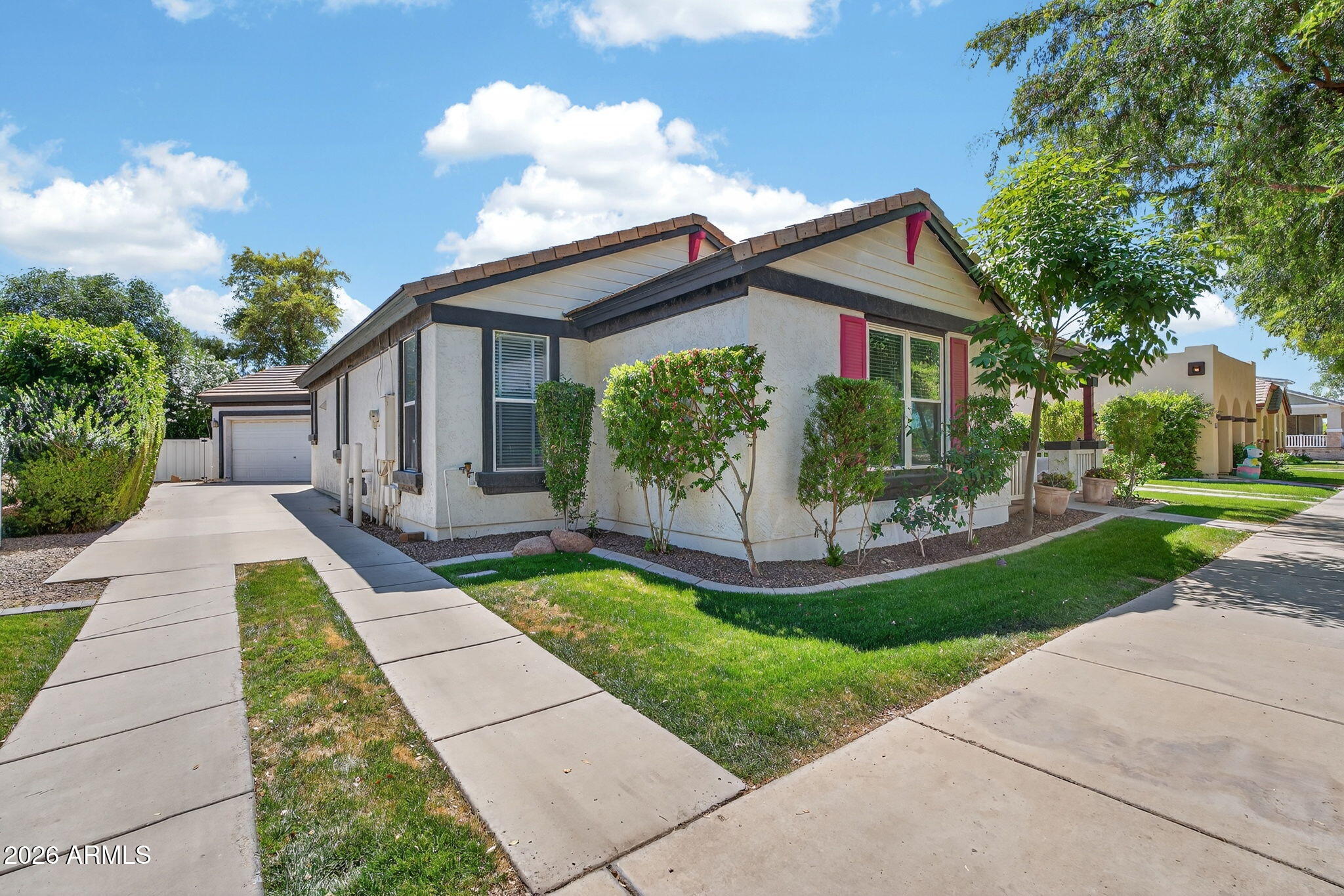 2643 E VALENCIA Street