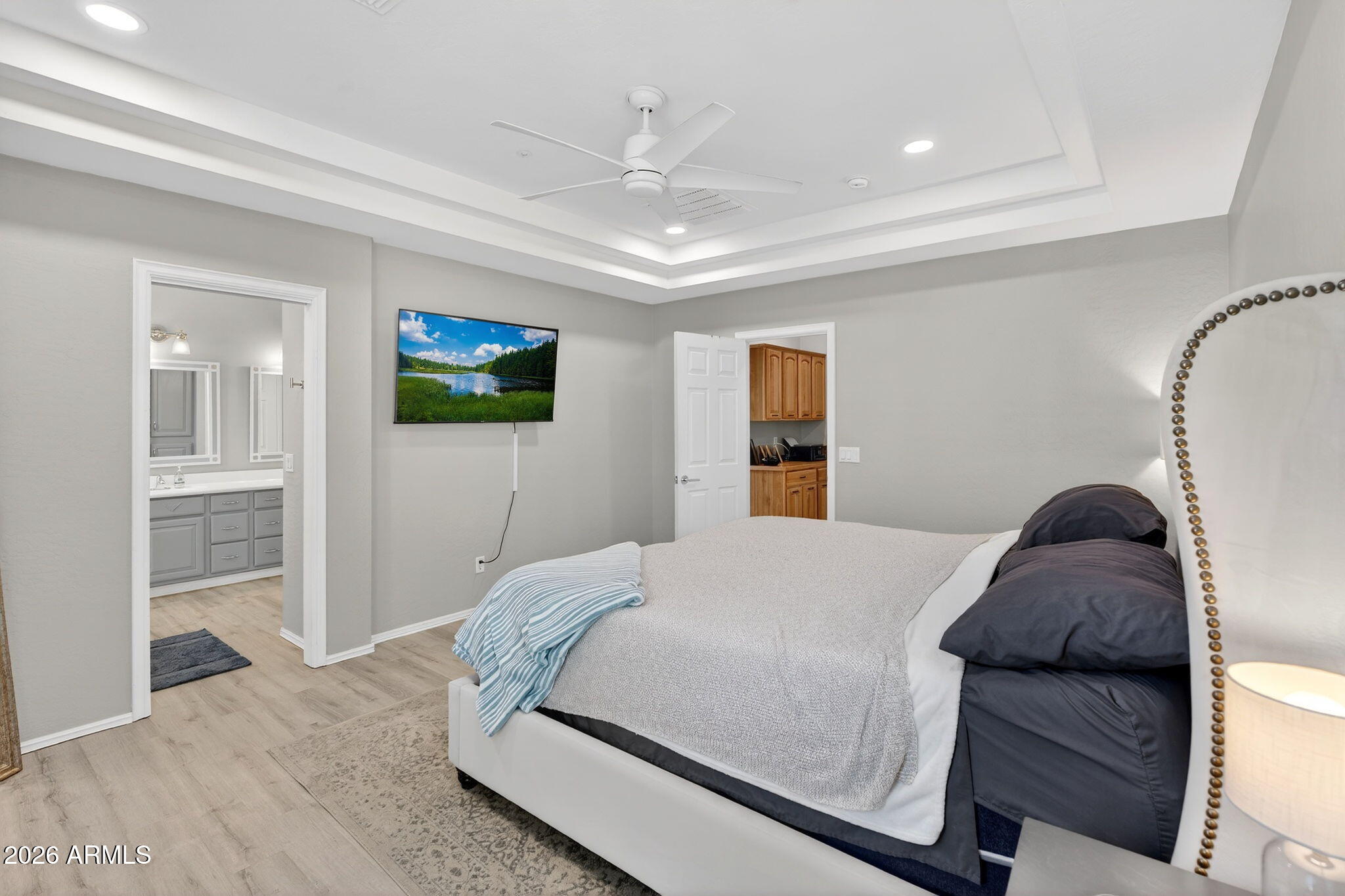 2643 E VALENCIA Street