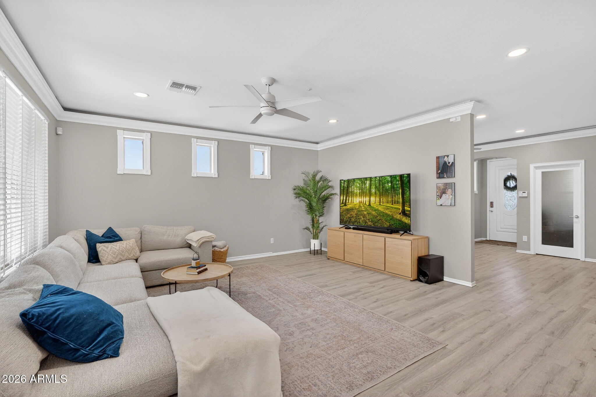 2643 E VALENCIA Street