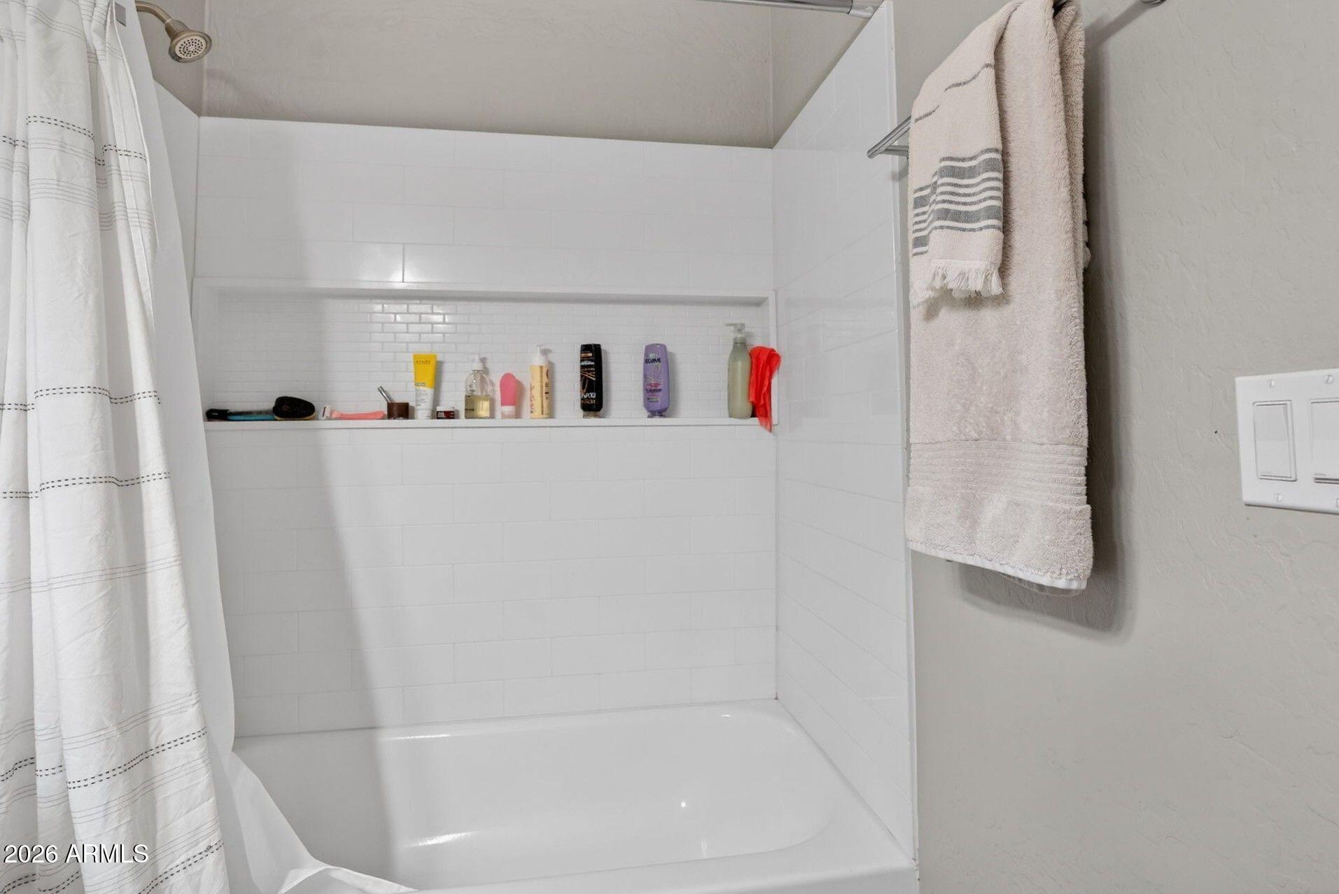 2643 E VALENCIA Street