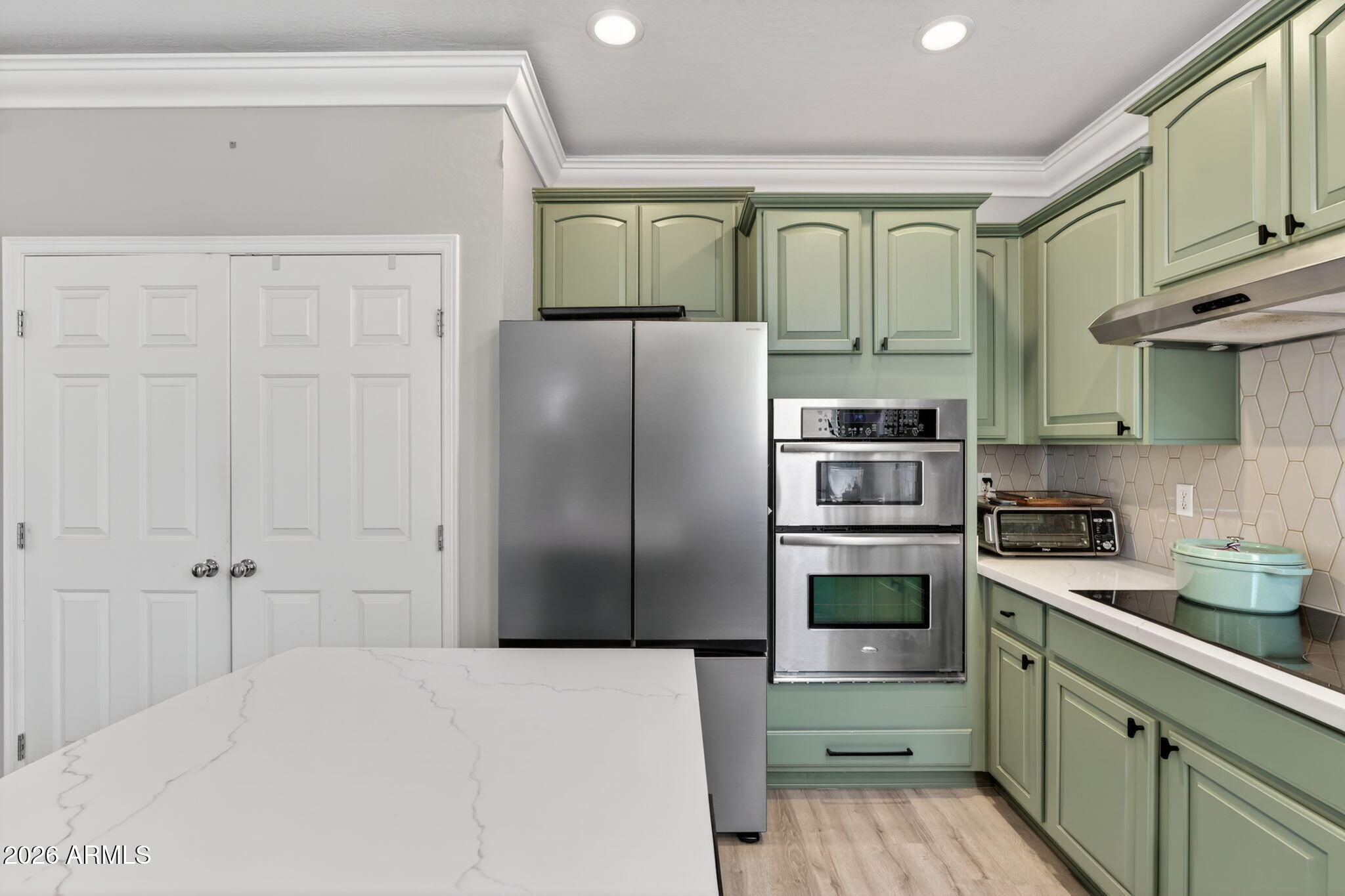 2643 E VALENCIA Street