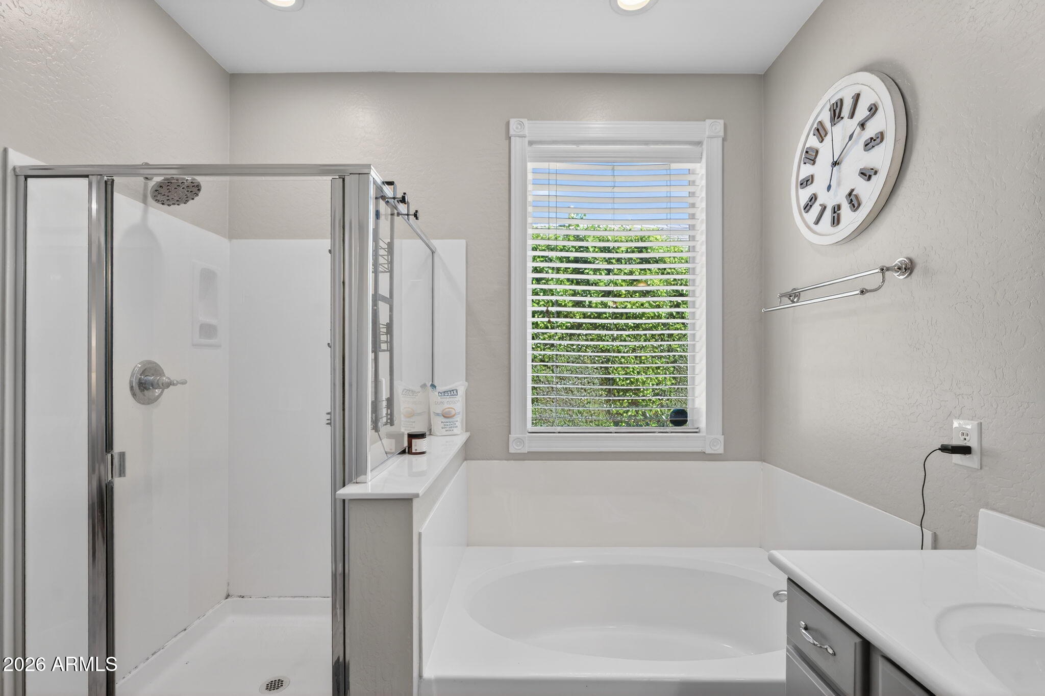 2643 E VALENCIA Street