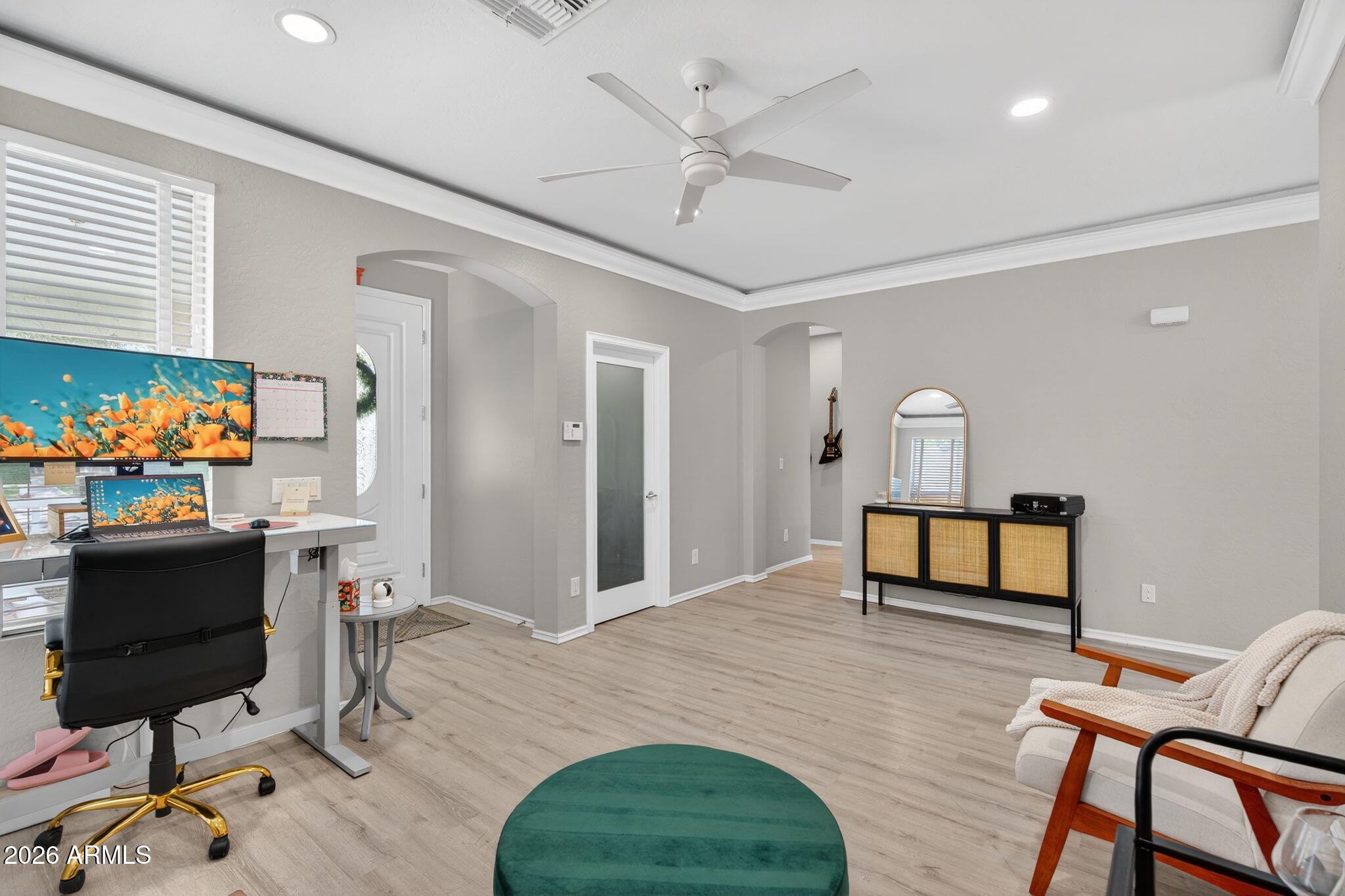 2643 E VALENCIA Street