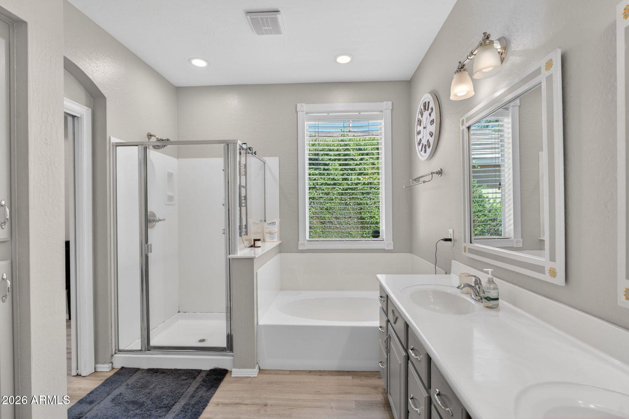 2643 E VALENCIA Street