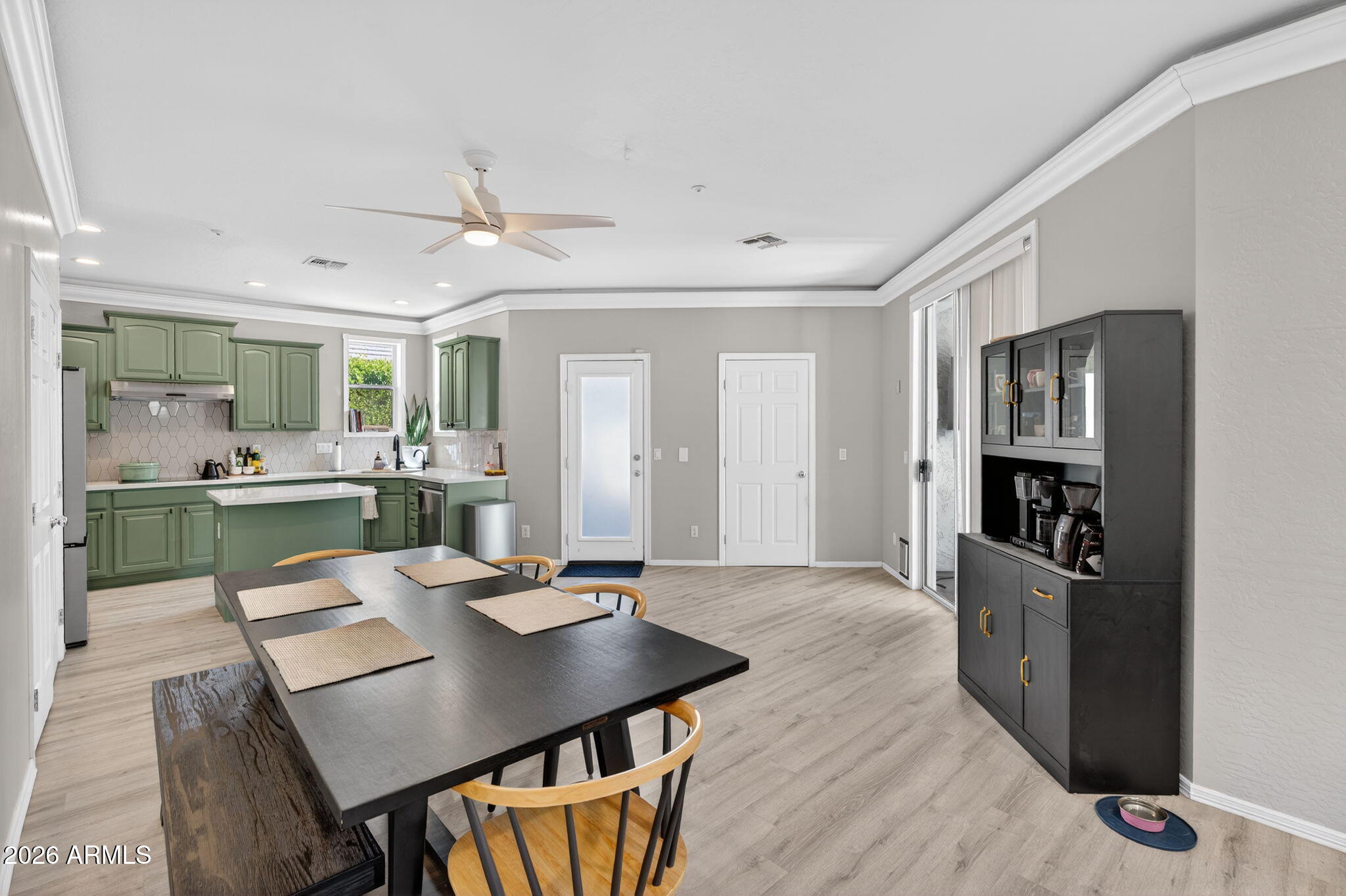 2643 E VALENCIA Street