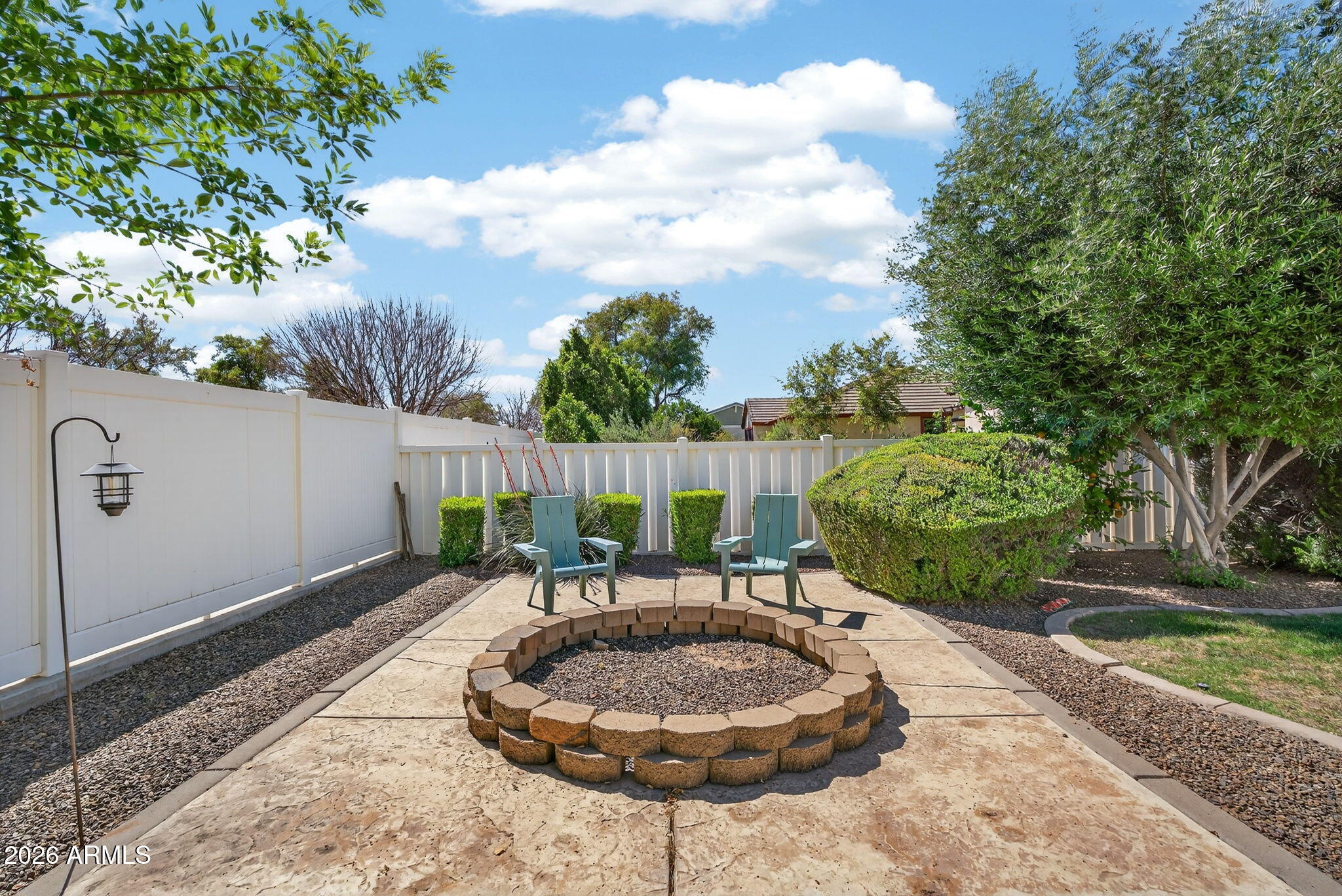 2643 E VALENCIA Street