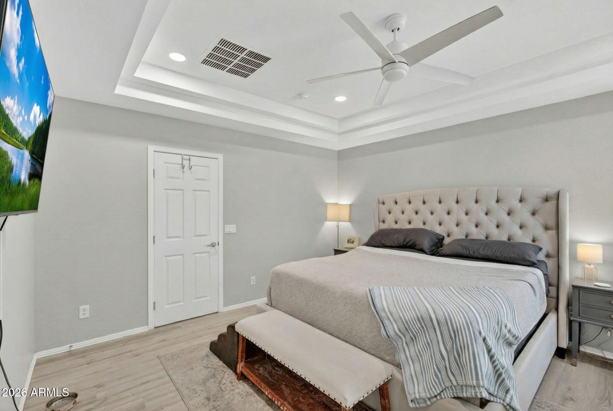 2643 E VALENCIA Street