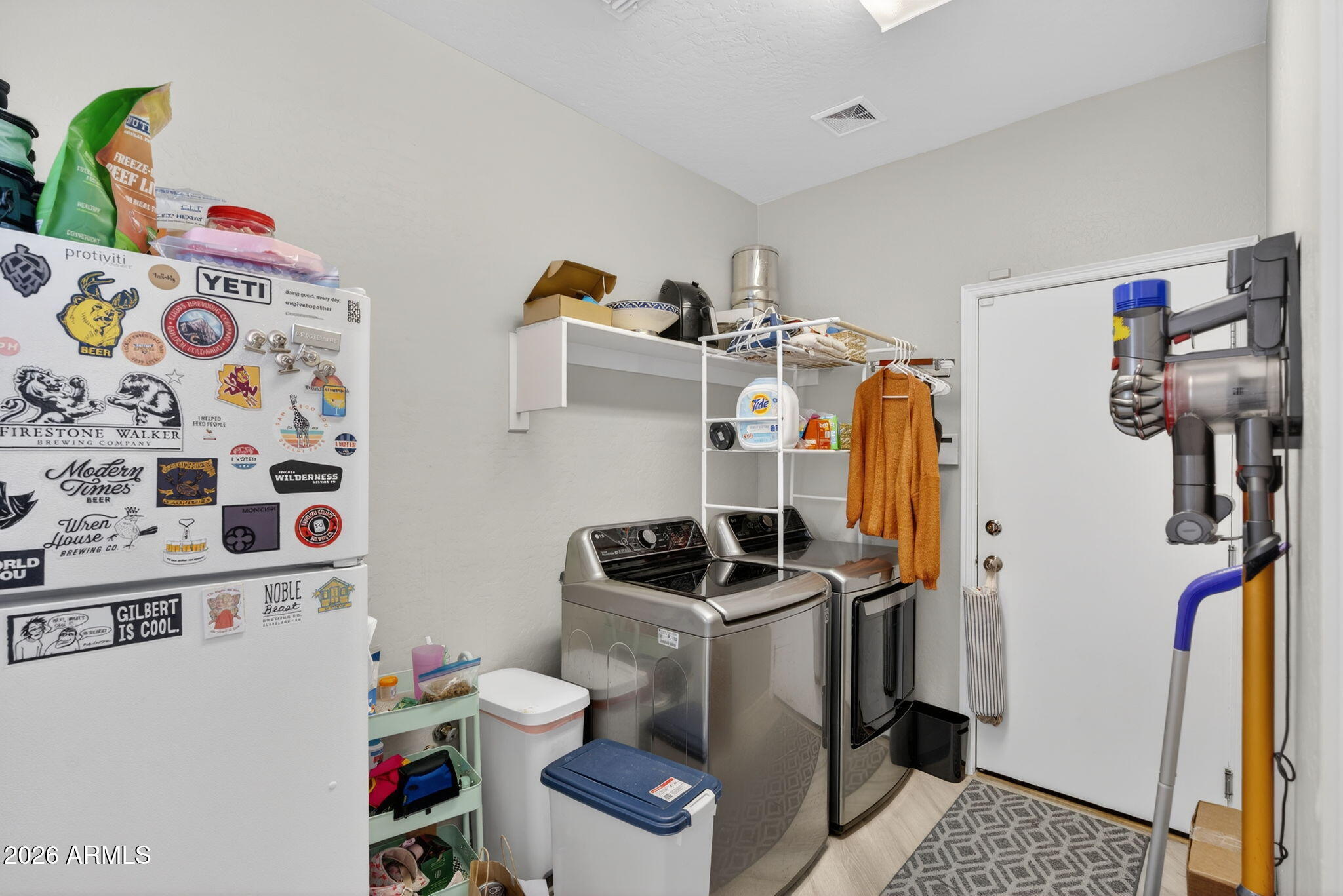 2643 E VALENCIA Street