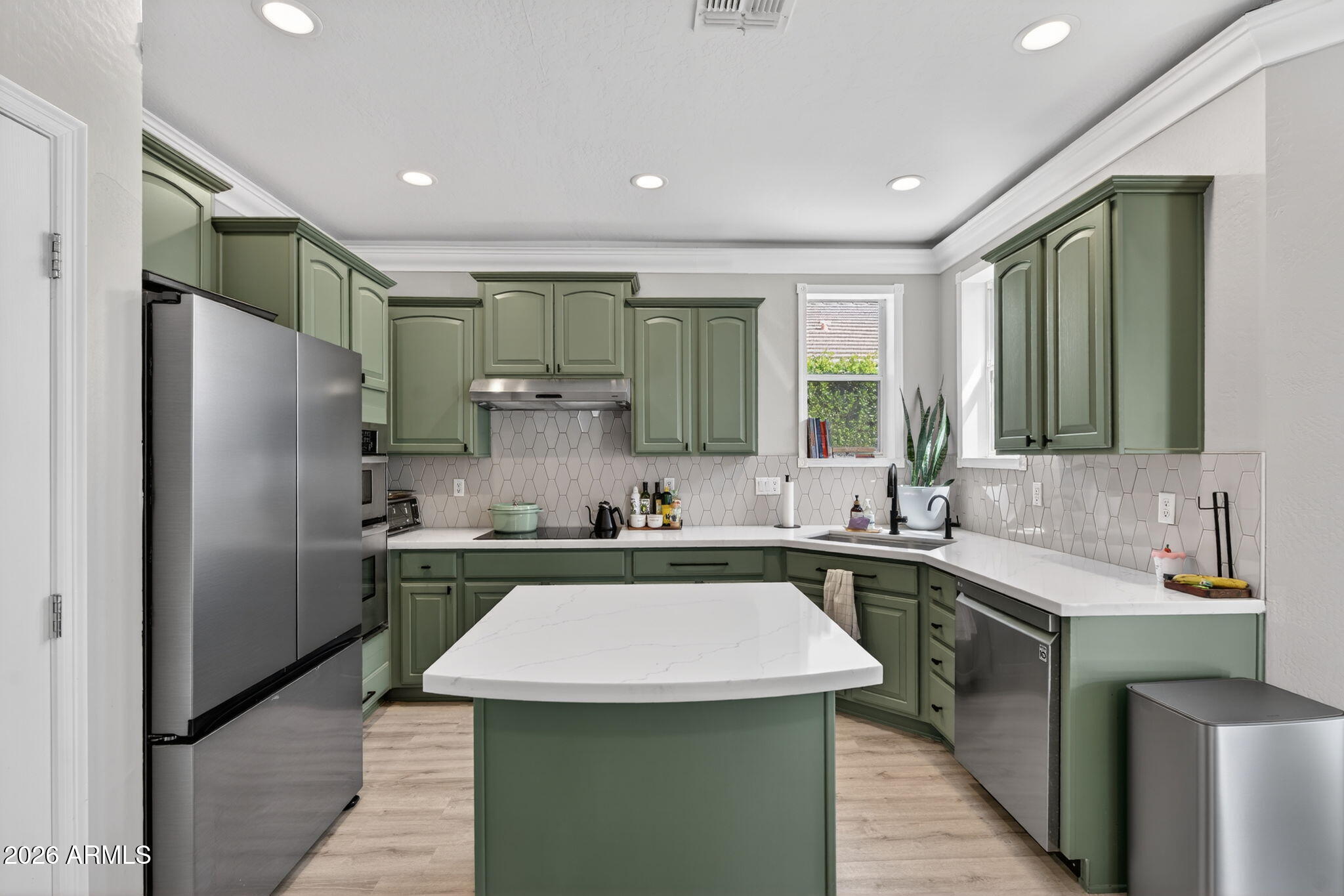 2643 E VALENCIA Street