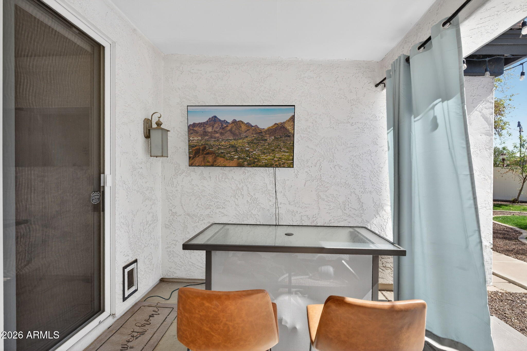 2643 E VALENCIA Street