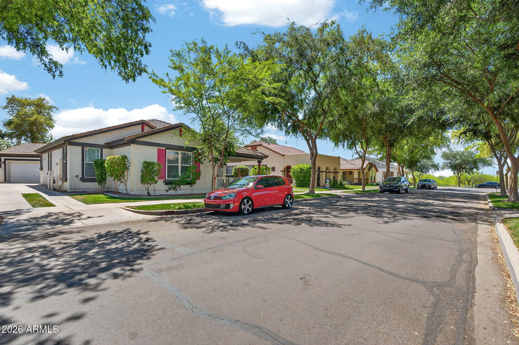 2643 E VALENCIA Street