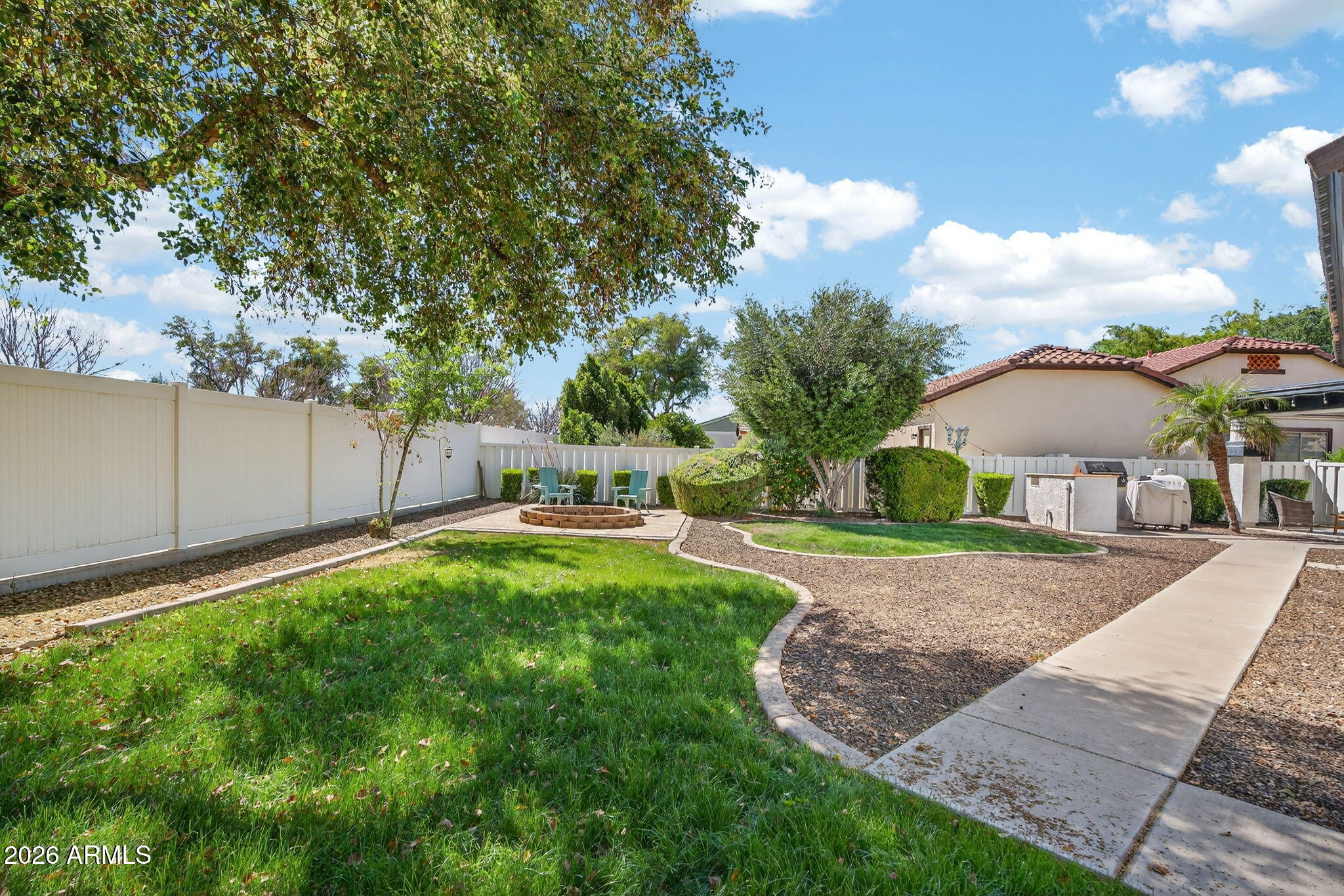 2643 E VALENCIA Street