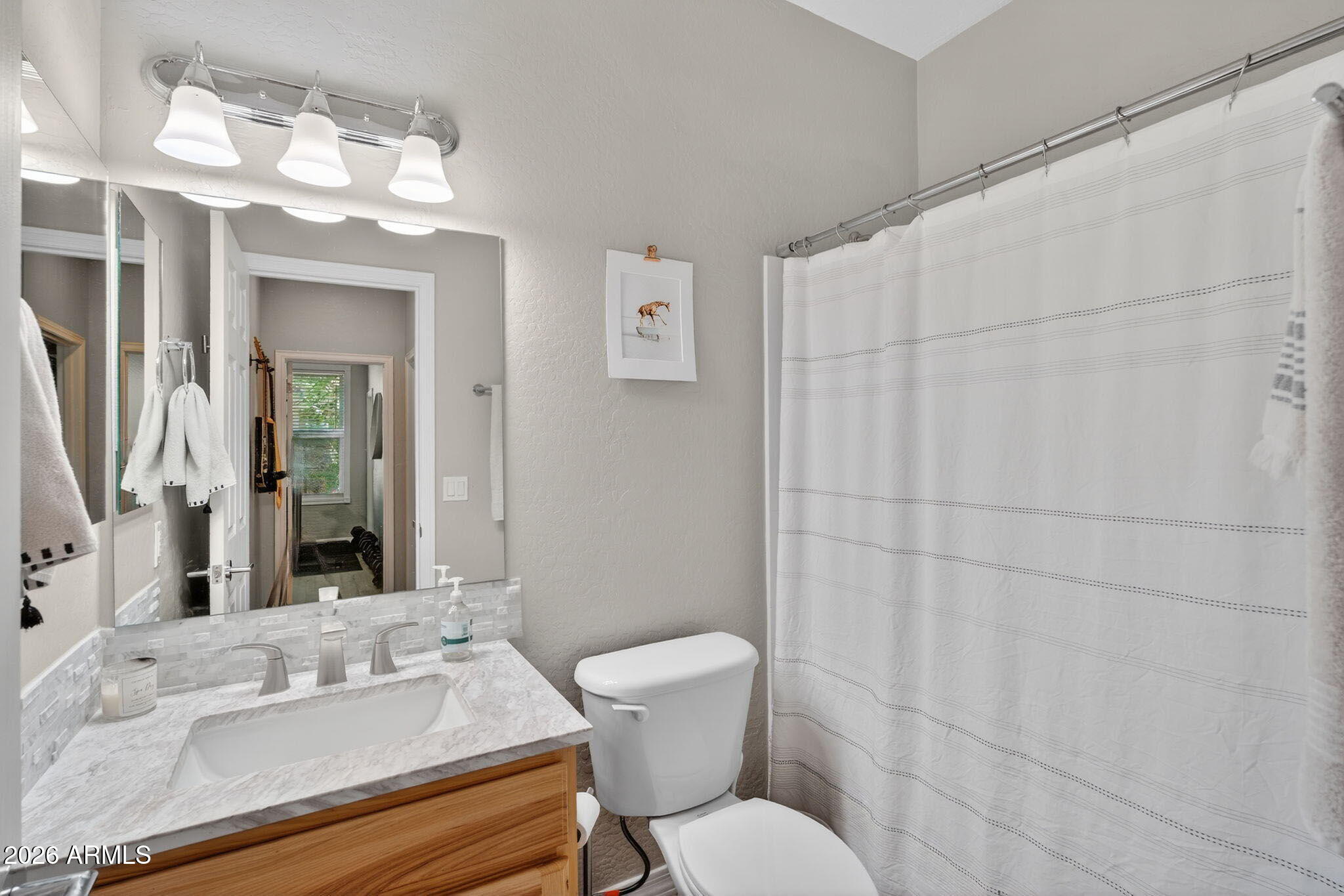 2643 E VALENCIA Street