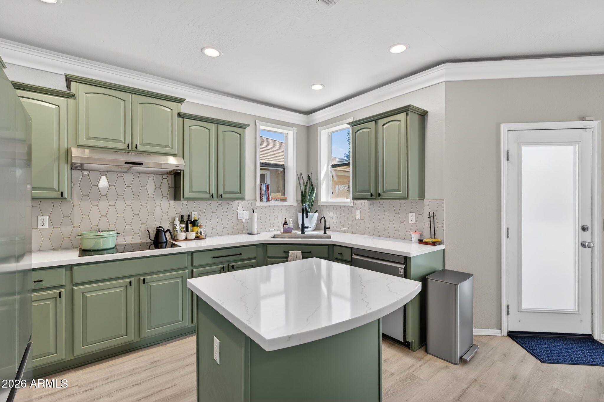 2643 E VALENCIA Street