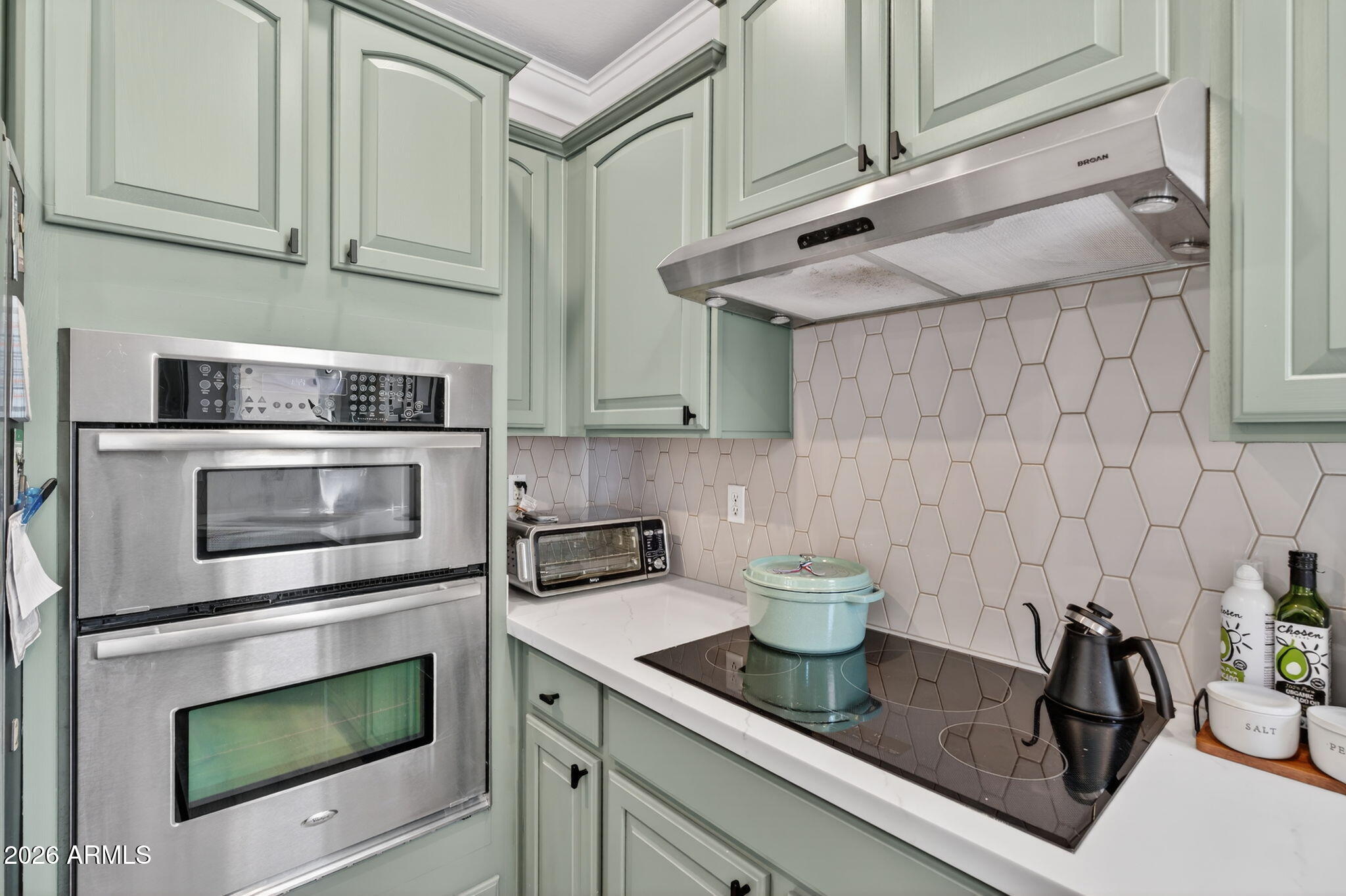 2643 E VALENCIA Street