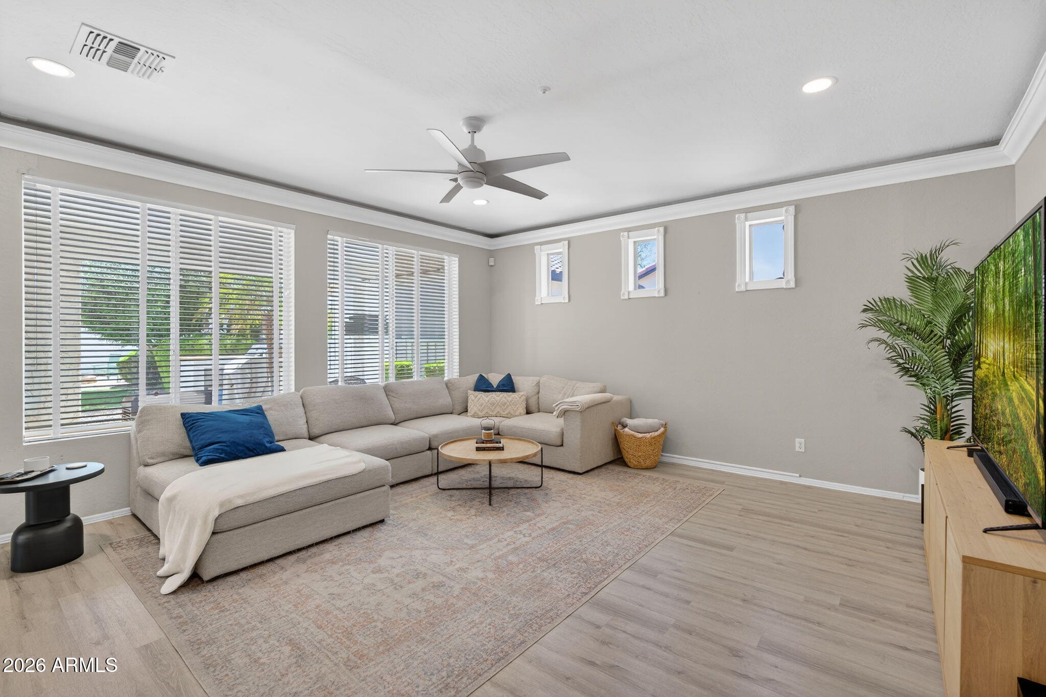 2643 E VALENCIA Street