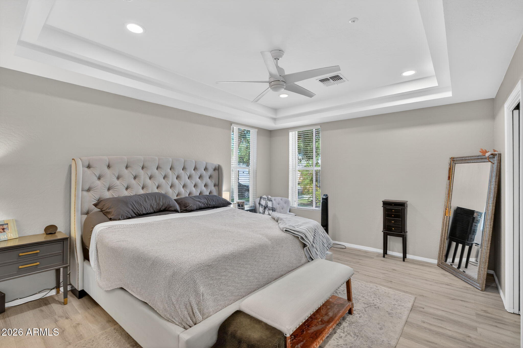 2643 E VALENCIA Street