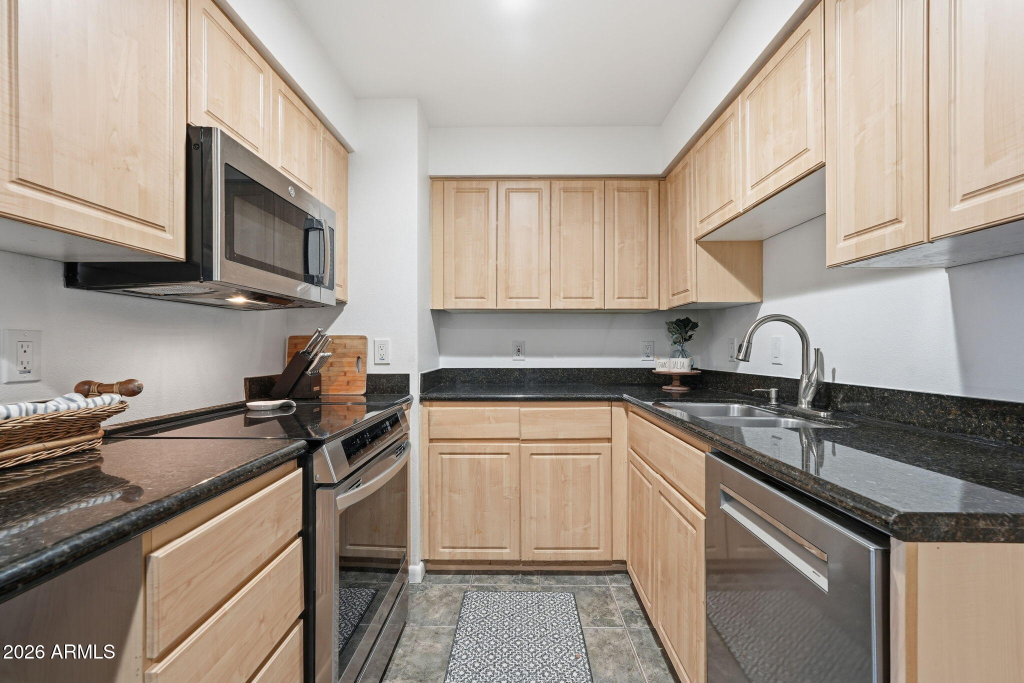 1005 E 8TH Street 2003