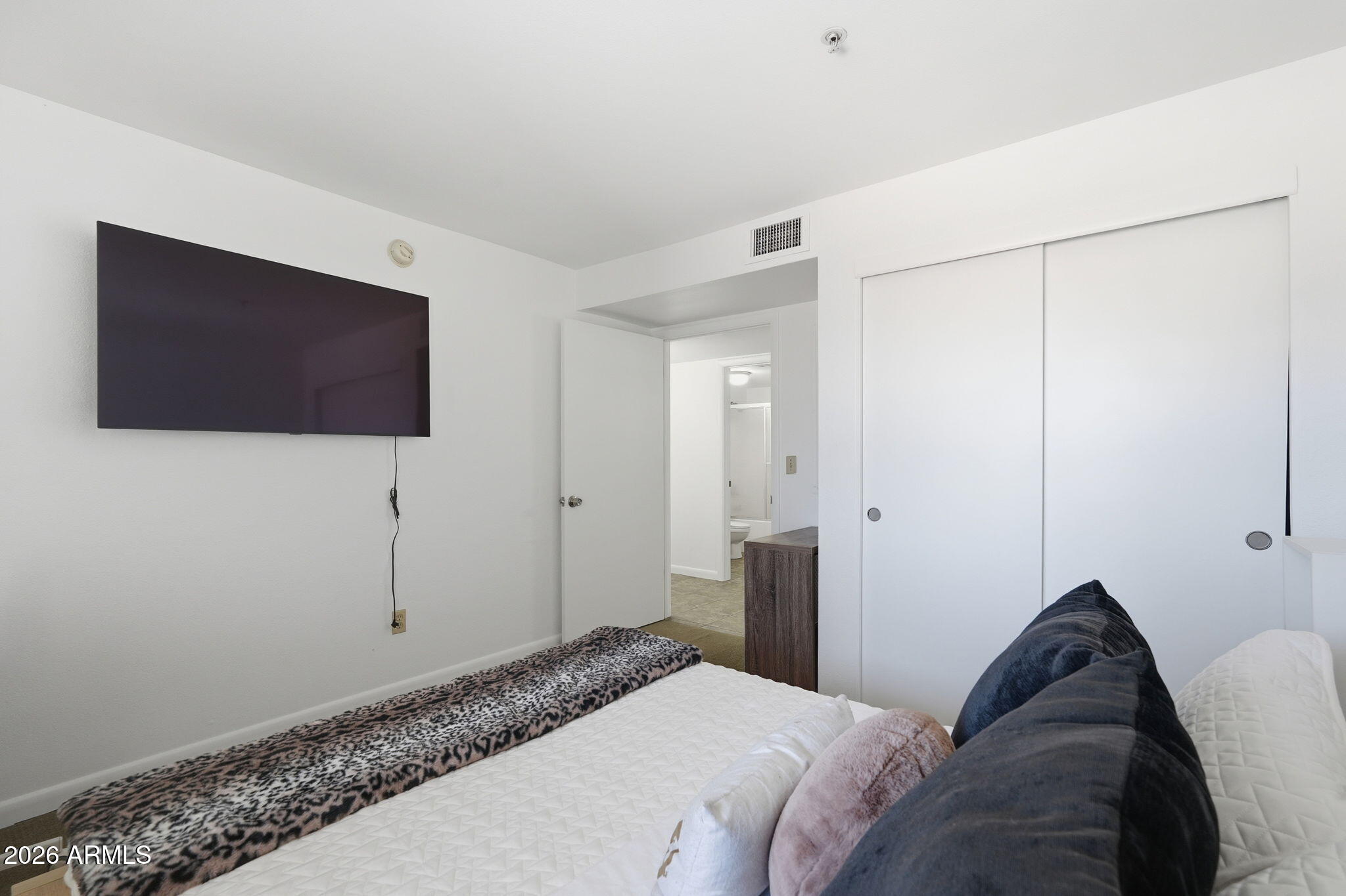 1005 E 8TH Street 2003