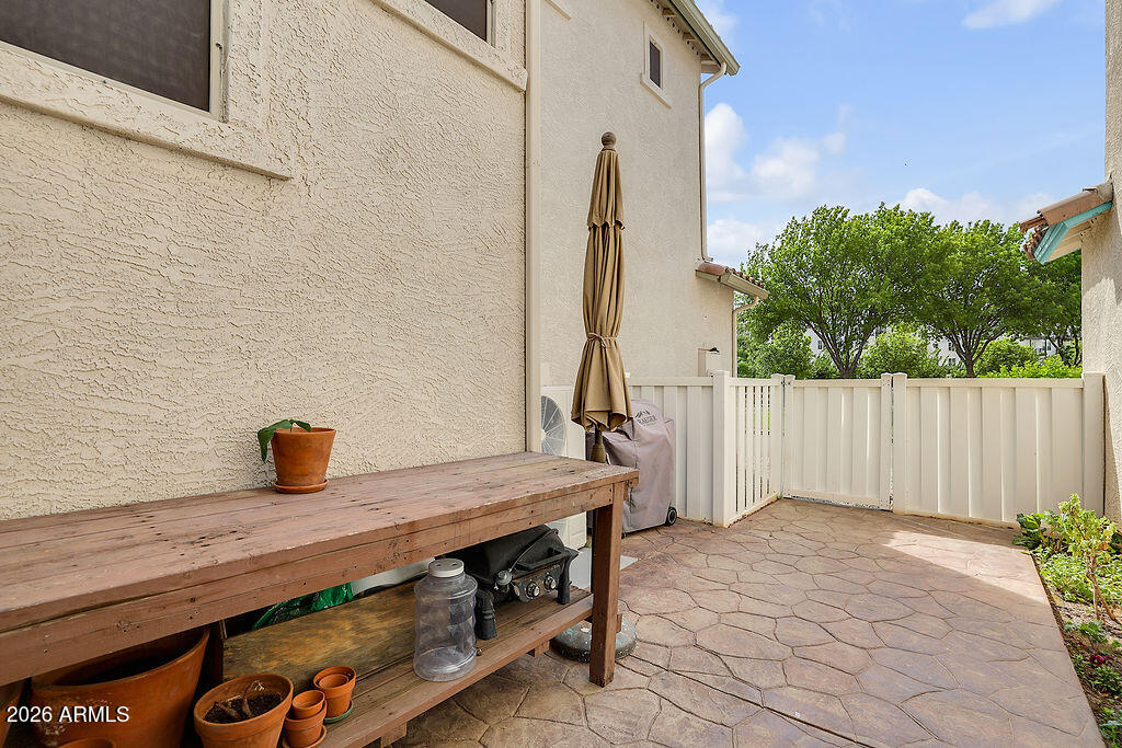 3116 E TAMARISK Street