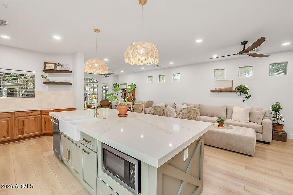 3116 E TAMARISK Street