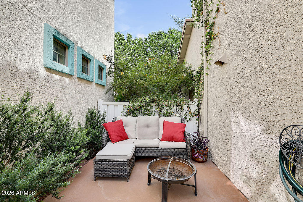 3116 E TAMARISK Street