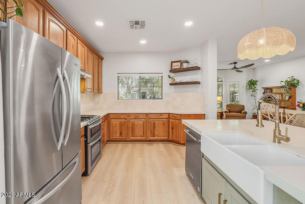 3116 E TAMARISK Street