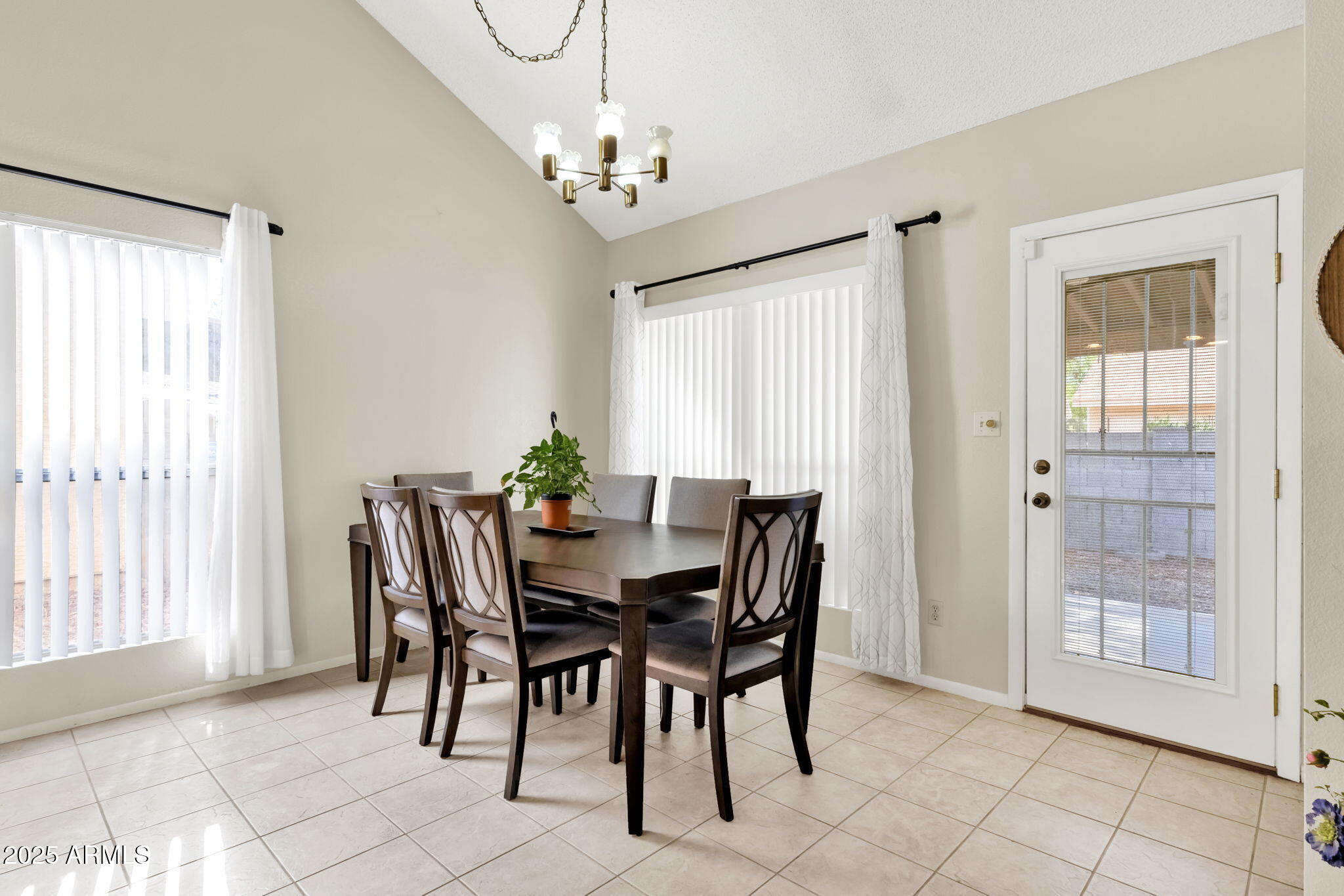 3833 W IVANHOE Street