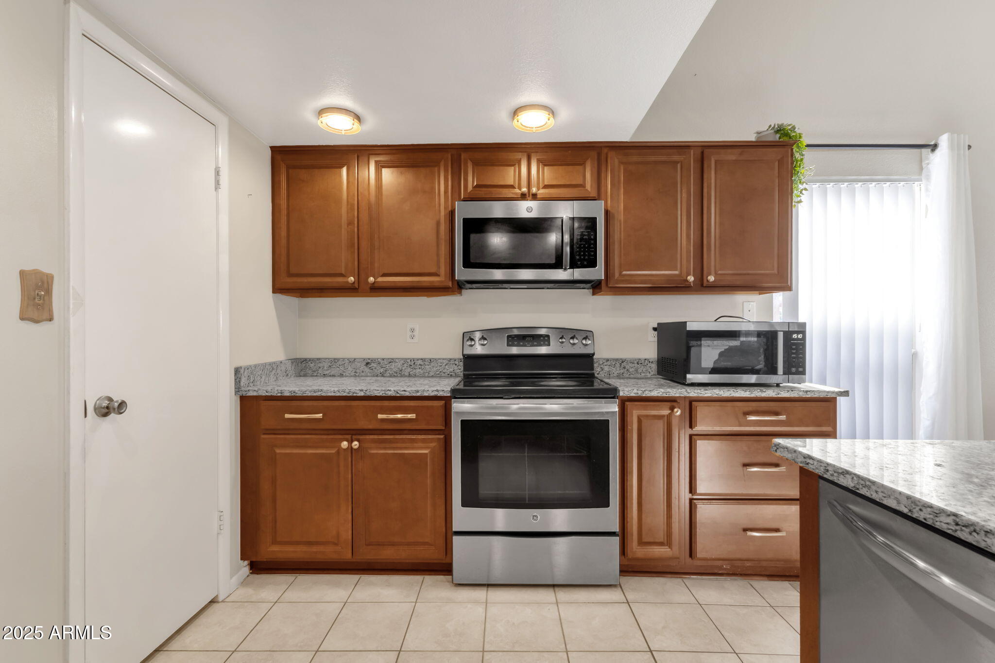 3833 W IVANHOE Street