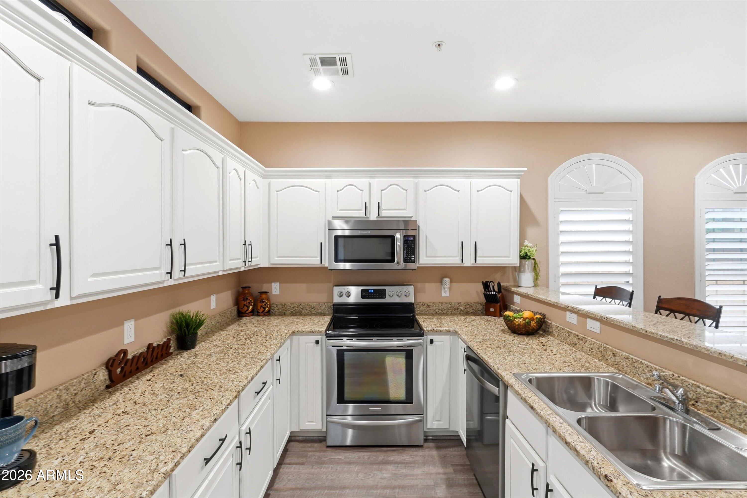 1350 S GREENFIELD Road 1049