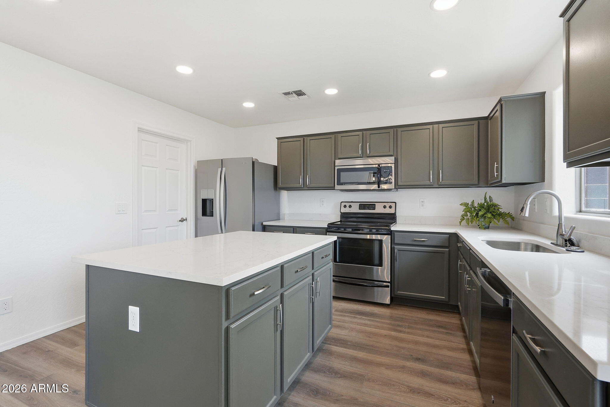 462 E CHRISTOPHER Street