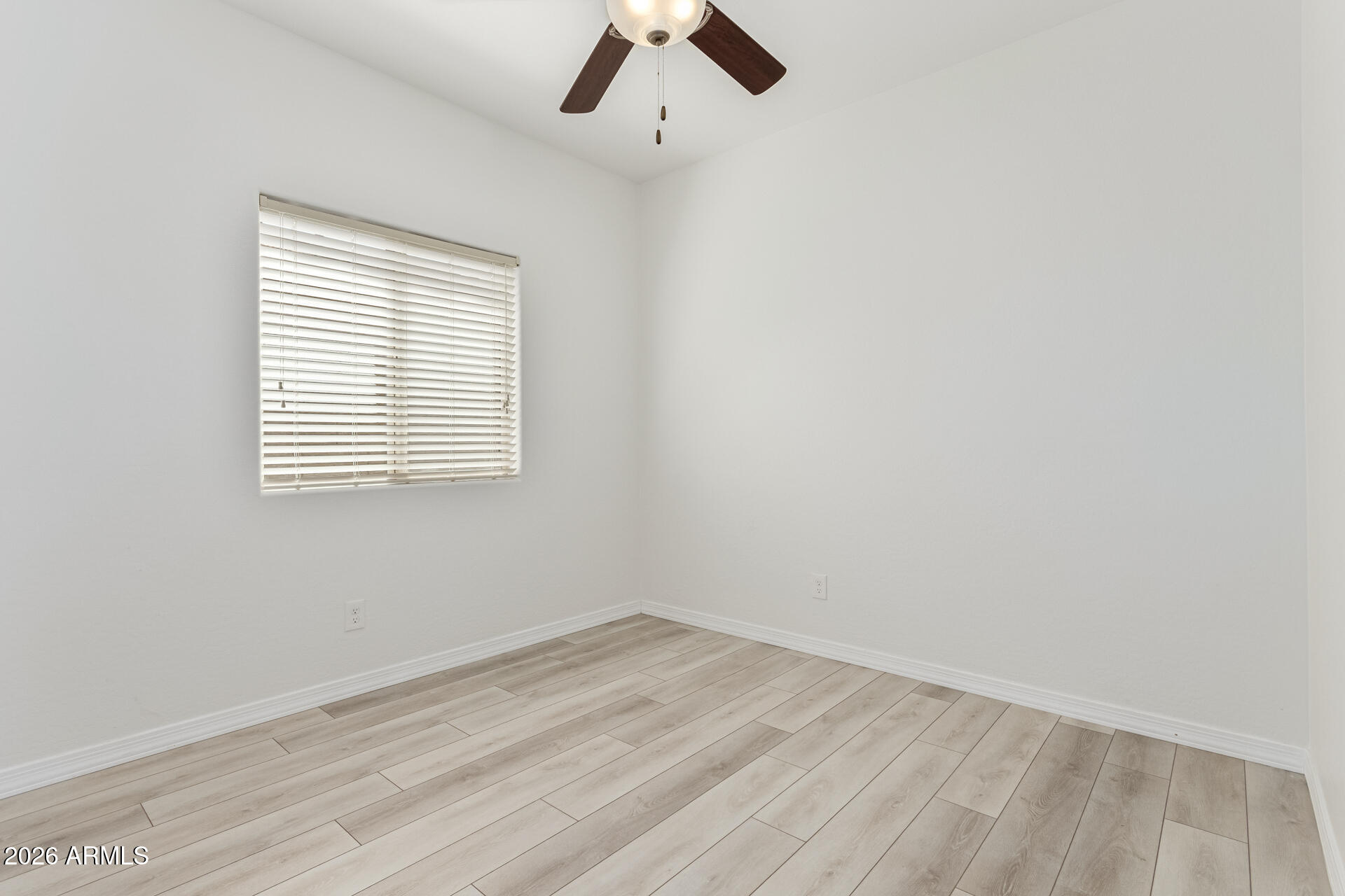 476 W HONEY LOCUST Avenue