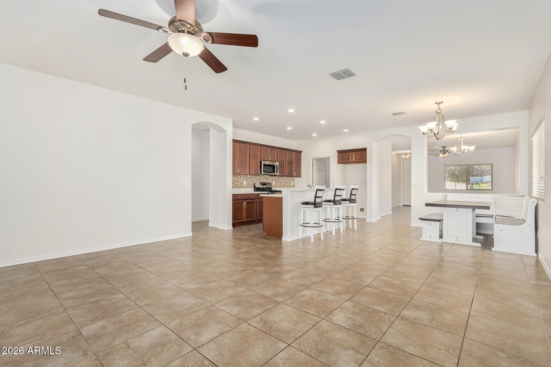 476 W HONEY LOCUST Avenue