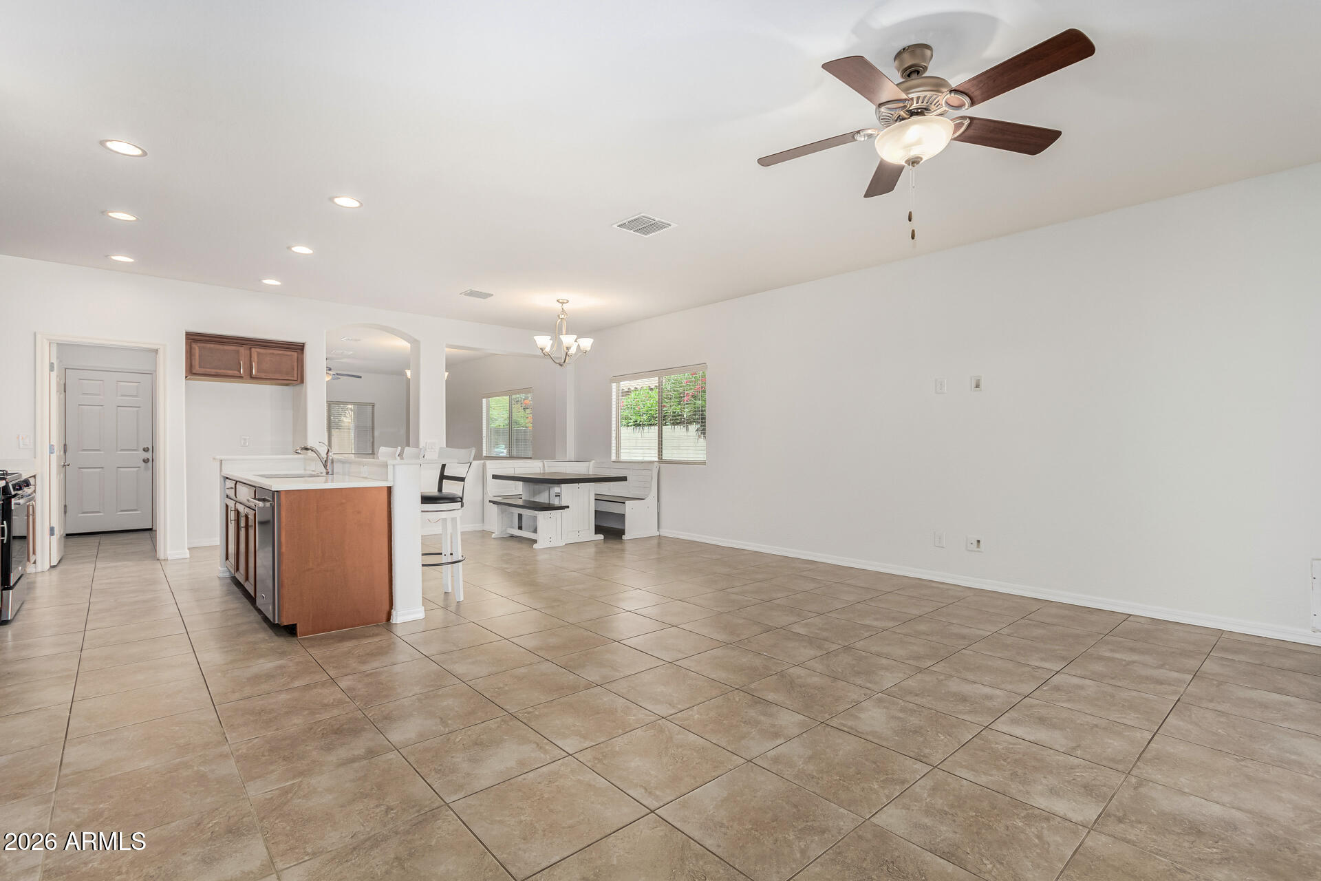 476 W HONEY LOCUST Avenue