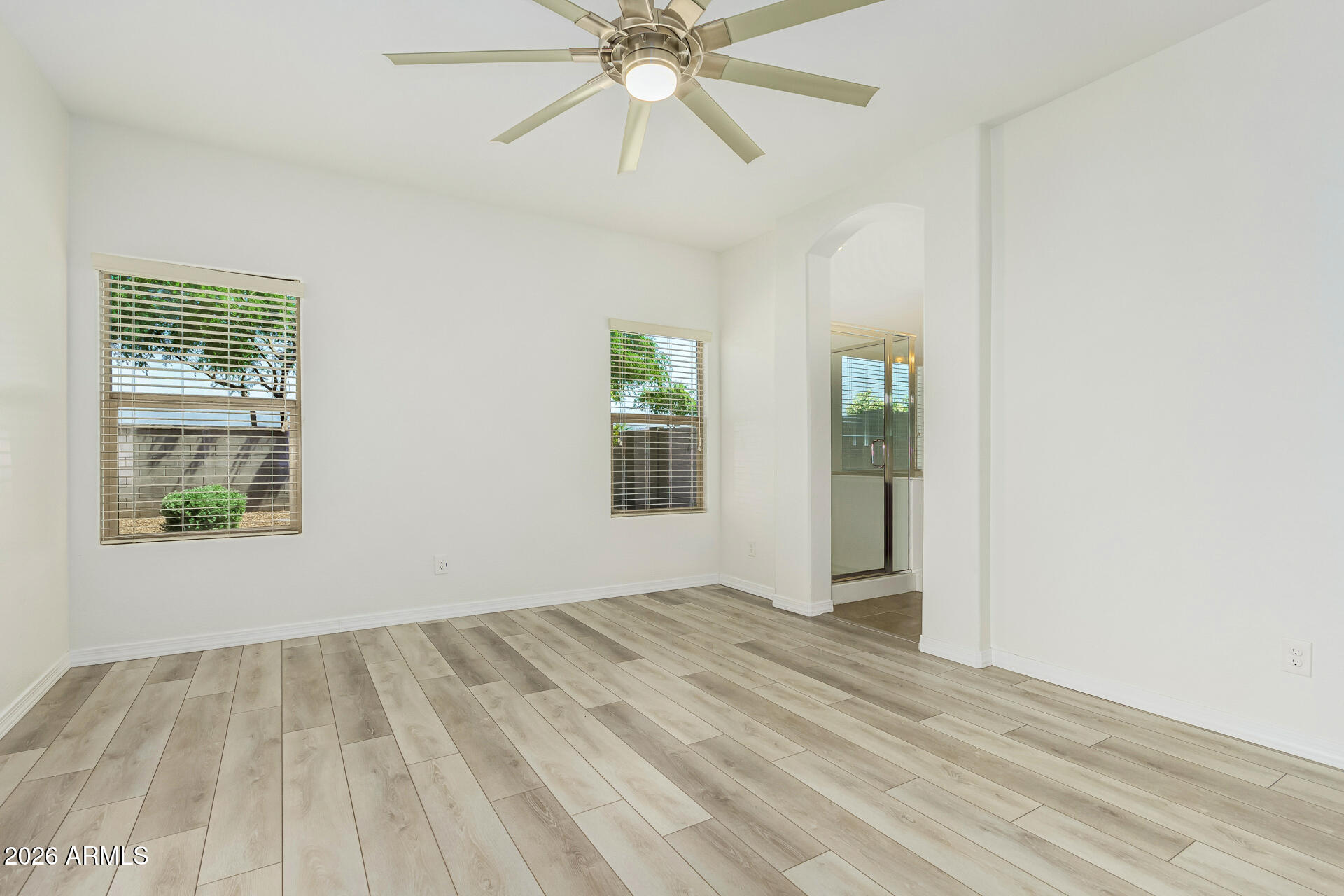 476 W HONEY LOCUST Avenue