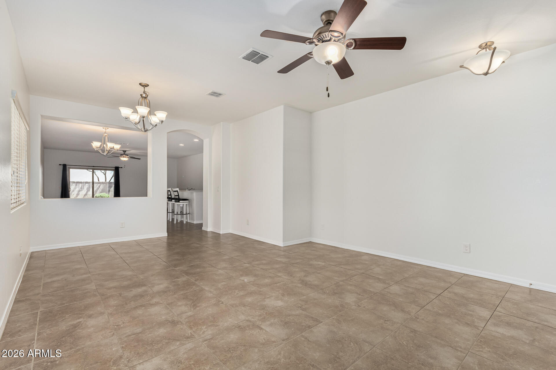 476 W HONEY LOCUST Avenue