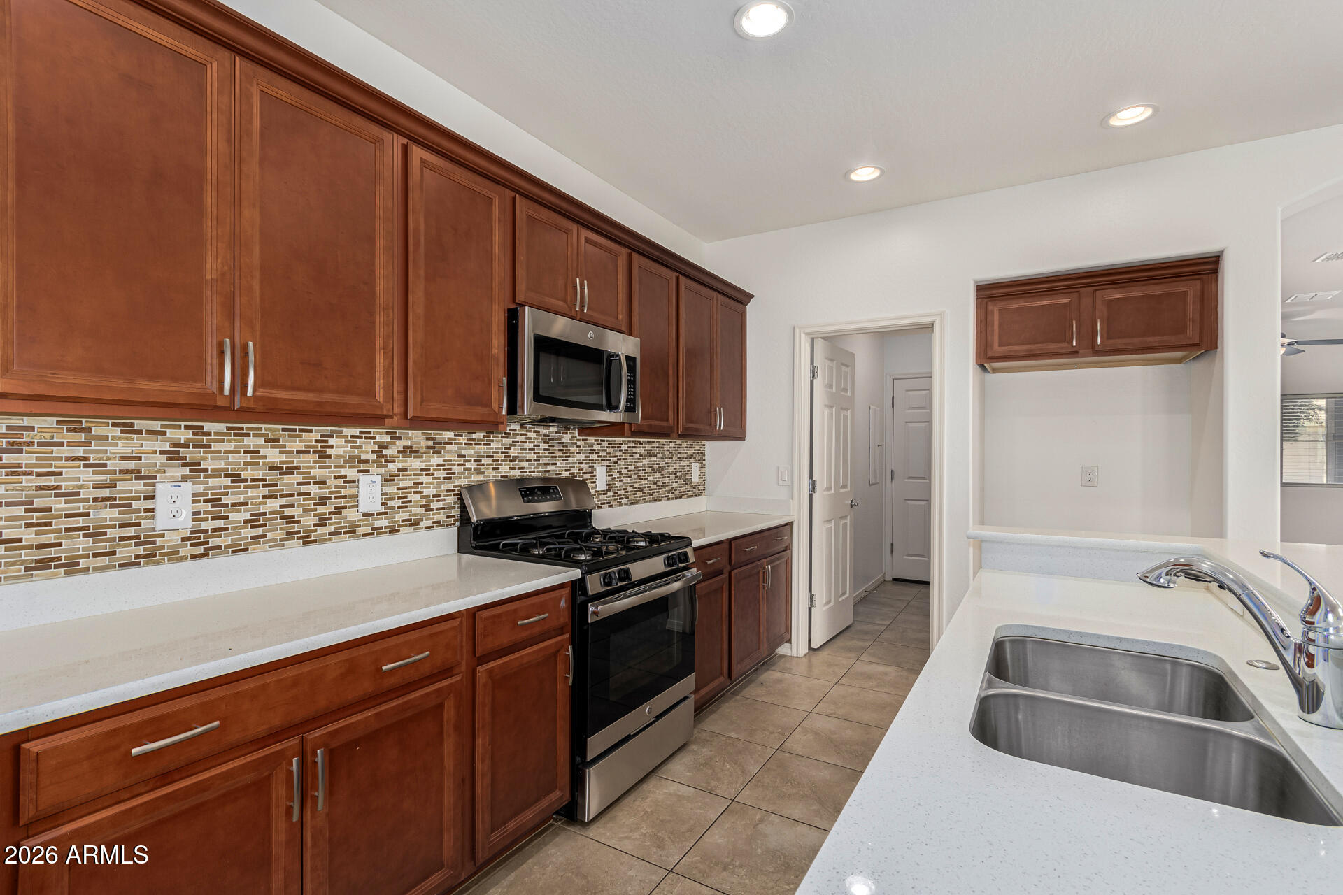 476 W HONEY LOCUST Avenue